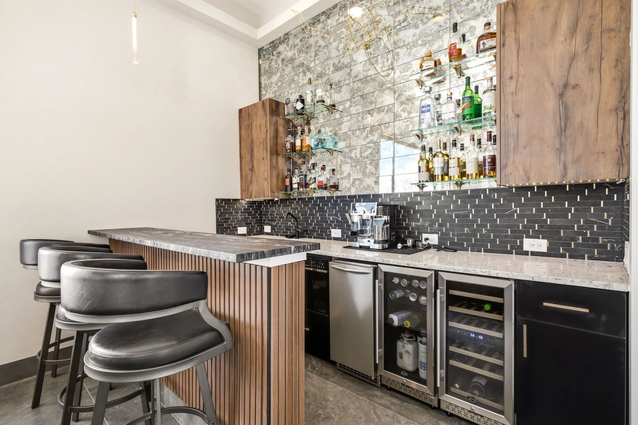 Buit in wet bar ready to entertain