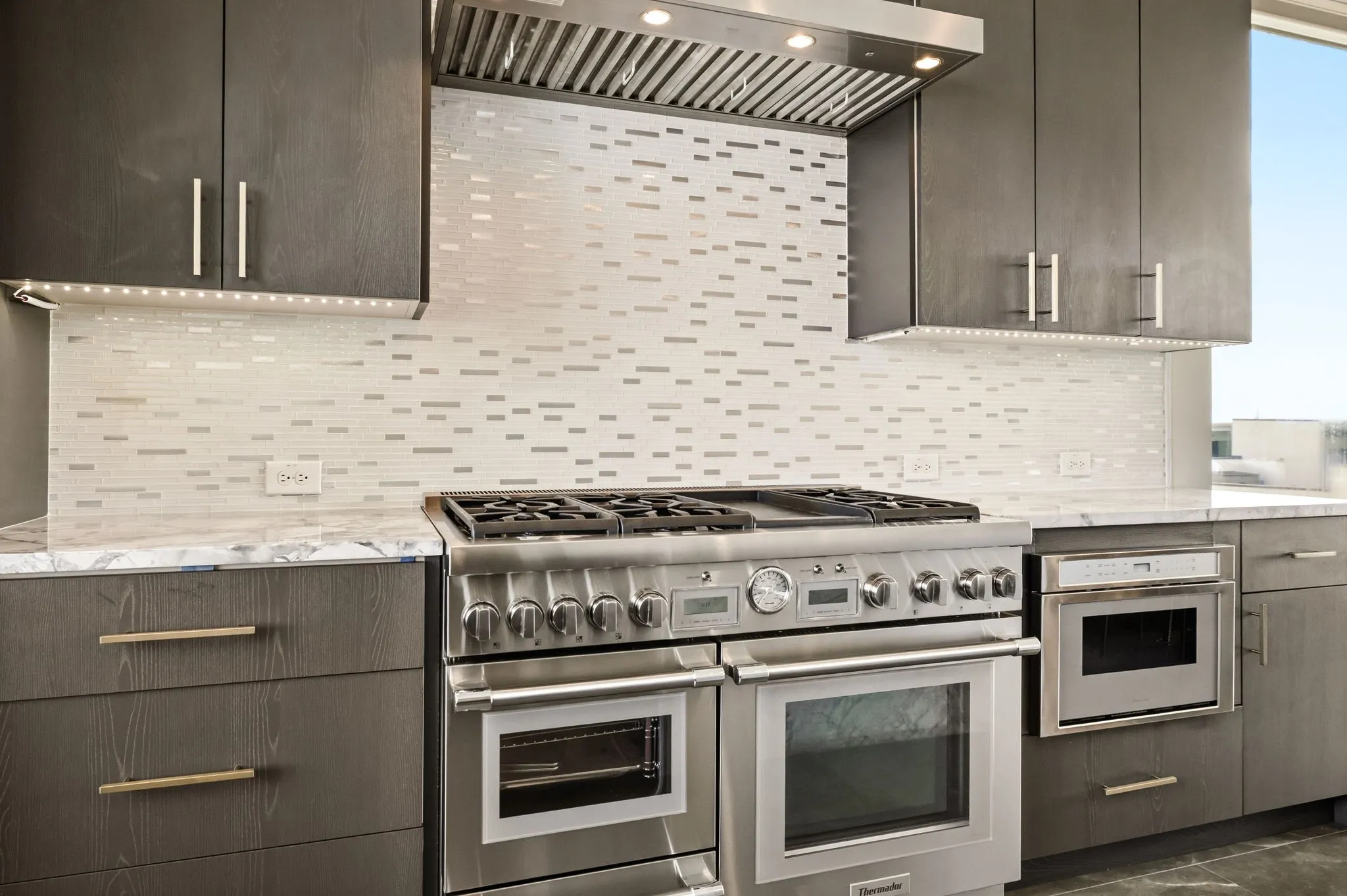 Townhouse For Sale in Denton County , 4928 Blaynes Road, The Colony, Texas 75056, 4 Bedroom, 6 Bathroom, 3 Garage spaces, 3,418 Sqft, built in 2020, mls#21337892, Real Estate Agent in The Colony, Homes For Sale in Denton county, Homes For Sale in The Colony, Realtor in The Colony Texas, Real Estate Brokerage Independent Realty Texas, Luminita Cordes Realtor