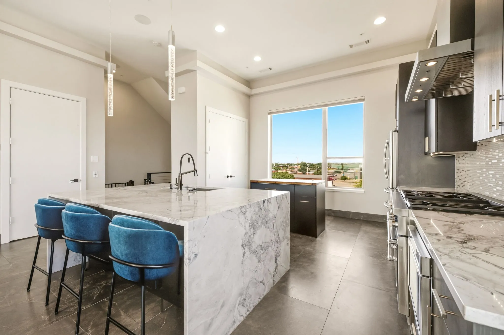 Townhouse For Sale in Denton County , 4928 Blaynes Road, The Colony, Texas 75056, 4 Bedroom, 6 Bathroom, 3 Garage spaces, 3,418 Sqft, built in 2020, mls#21337892, Real Estate Agent in The Colony, Homes For Sale in Denton county, Homes For Sale in The Colony, Realtor in The Colony Texas, Real Estate Brokerage Independent Realty Texas, Luminita Cordes Realtor