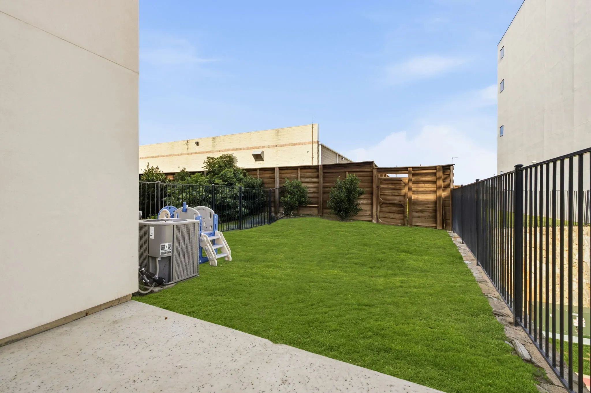 Townhouse For Sale in Denton County , 4928 Blaynes Road, The Colony, Texas 75056, 4 Bedroom, 6 Bathroom, 3 Garage spaces, 3,418 Sqft, built in 2020, mls#21337892, Real Estate Agent in The Colony, Homes For Sale in Denton county, Homes For Sale in The Colony, Realtor in The Colony Texas, Real Estate Brokerage Independent Realty Texas, Luminita Cordes Realtor