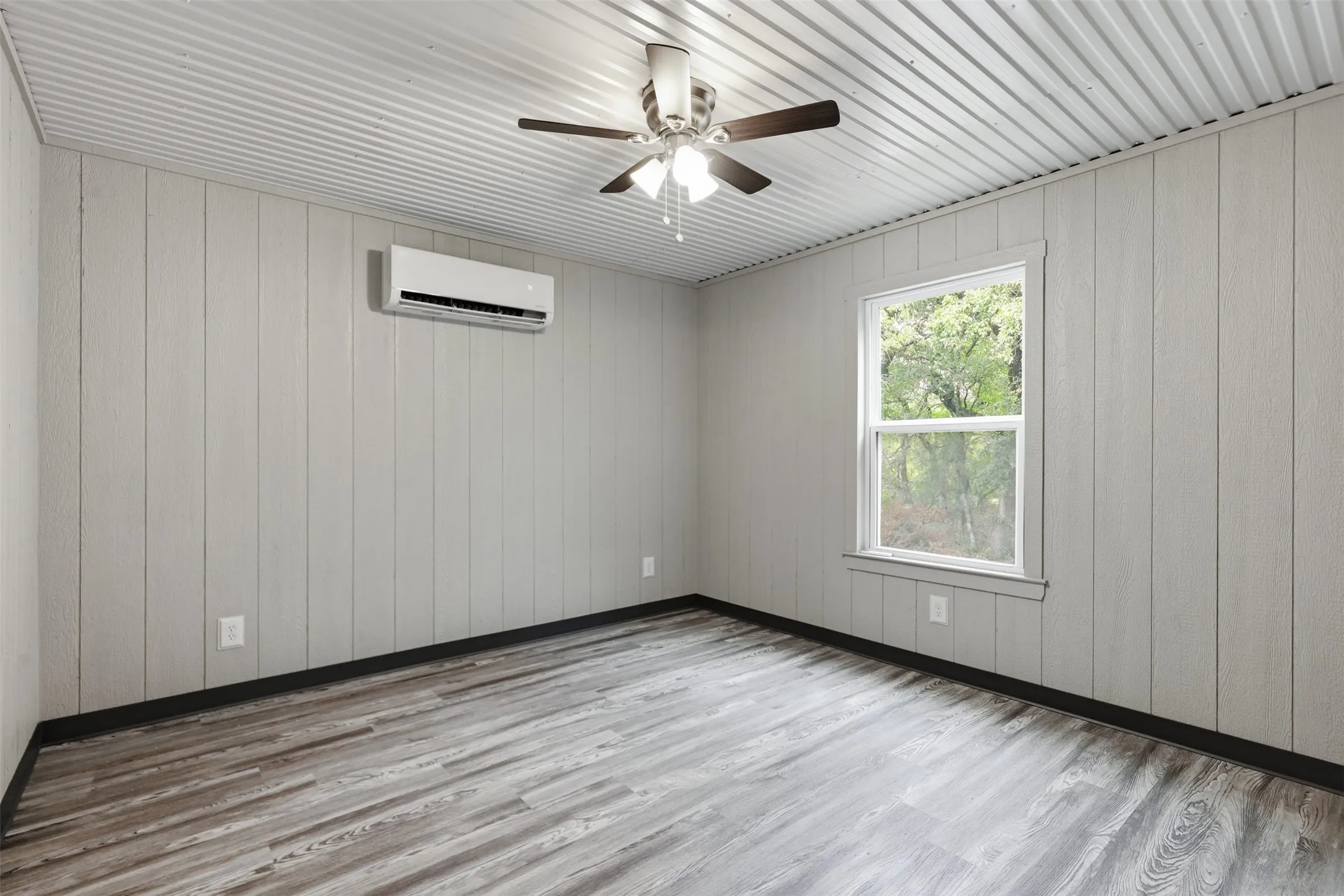 Single Family Residence For Sale in Hood County , 3006 Moon Court, Granbury, Texas 76049, 3 Bedroom, 2 Bathroom, Garage spaces, 1,070 Sqft, built in 2026, mls#21336447, Real Estate Agent in Granbury, Homes For Sale in Hood county, Homes For Sale in Granbury, Realtor in Granbury Texas, Real Estate Brokerage Independent Realty Texas, Luminita Cordes Realtor