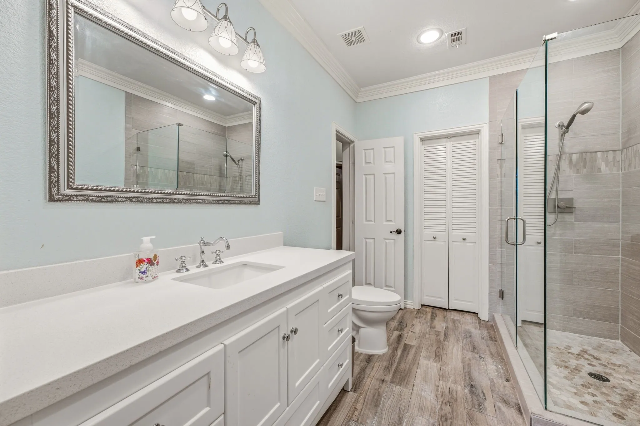 Single Family Residence For Sale in Parker County , 125 Rustling Elm Way, Azle, Texas 76020, 4 Bedroom, 4 Bathroom, 5 Garage spaces, 4,181 Sqft, built in 2007, mls#21334820, Real Estate Agent in Azle, Homes For Sale in Parker county, Homes For Sale in Azle, Realtor in Azle Texas, Real Estate Brokerage Independent Realty Texas, Luminita Cordes Realtor