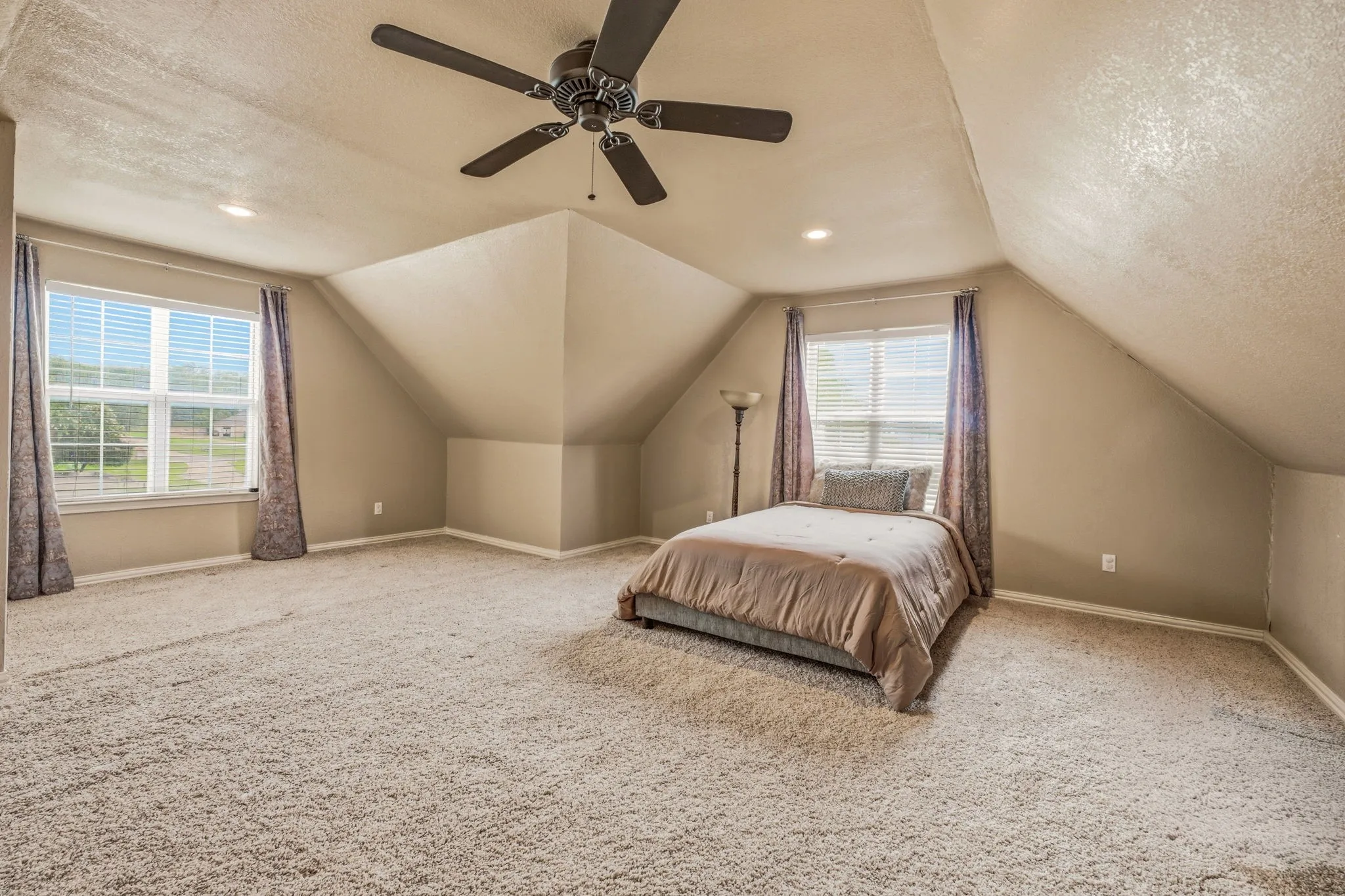 Single Family Residence For Sale in Parker County , 125 Rustling Elm Way, Azle, Texas 76020, 4 Bedroom, 4 Bathroom, 5 Garage spaces, 4,181 Sqft, built in 2007, mls#21334820, Real Estate Agent in Azle, Homes For Sale in Parker county, Homes For Sale in Azle, Realtor in Azle Texas, Real Estate Brokerage Independent Realty Texas, Luminita Cordes Realtor