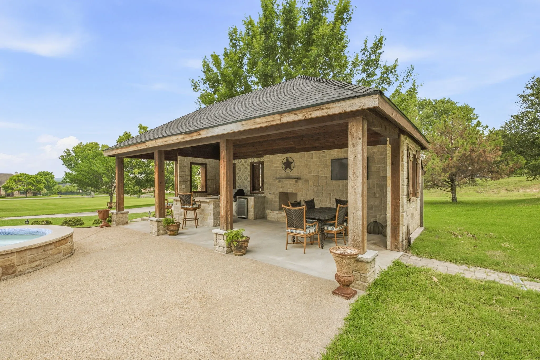 Single Family Residence For Sale in Parker County , 125 Rustling Elm Way, Azle, Texas 76020, 4 Bedroom, 4 Bathroom, 5 Garage spaces, 4,181 Sqft, built in 2007, mls#21334820, Real Estate Agent in Azle, Homes For Sale in Parker county, Homes For Sale in Azle, Realtor in Azle Texas, Real Estate Brokerage Independent Realty Texas, Luminita Cordes Realtor