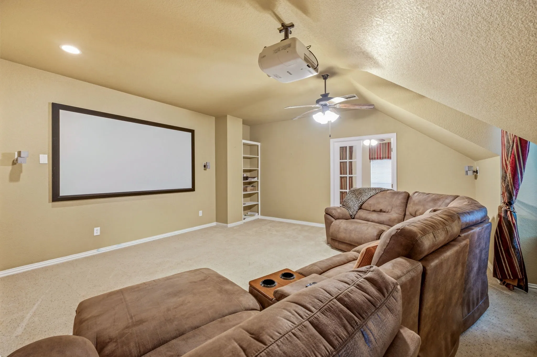 Single Family Residence For Sale in Parker County , 125 Rustling Elm Way, Azle, Texas 76020, 4 Bedroom, 4 Bathroom, 5 Garage spaces, 4,181 Sqft, built in 2007, mls#21334820, Real Estate Agent in Azle, Homes For Sale in Parker county, Homes For Sale in Azle, Realtor in Azle Texas, Real Estate Brokerage Independent Realty Texas, Luminita Cordes Realtor