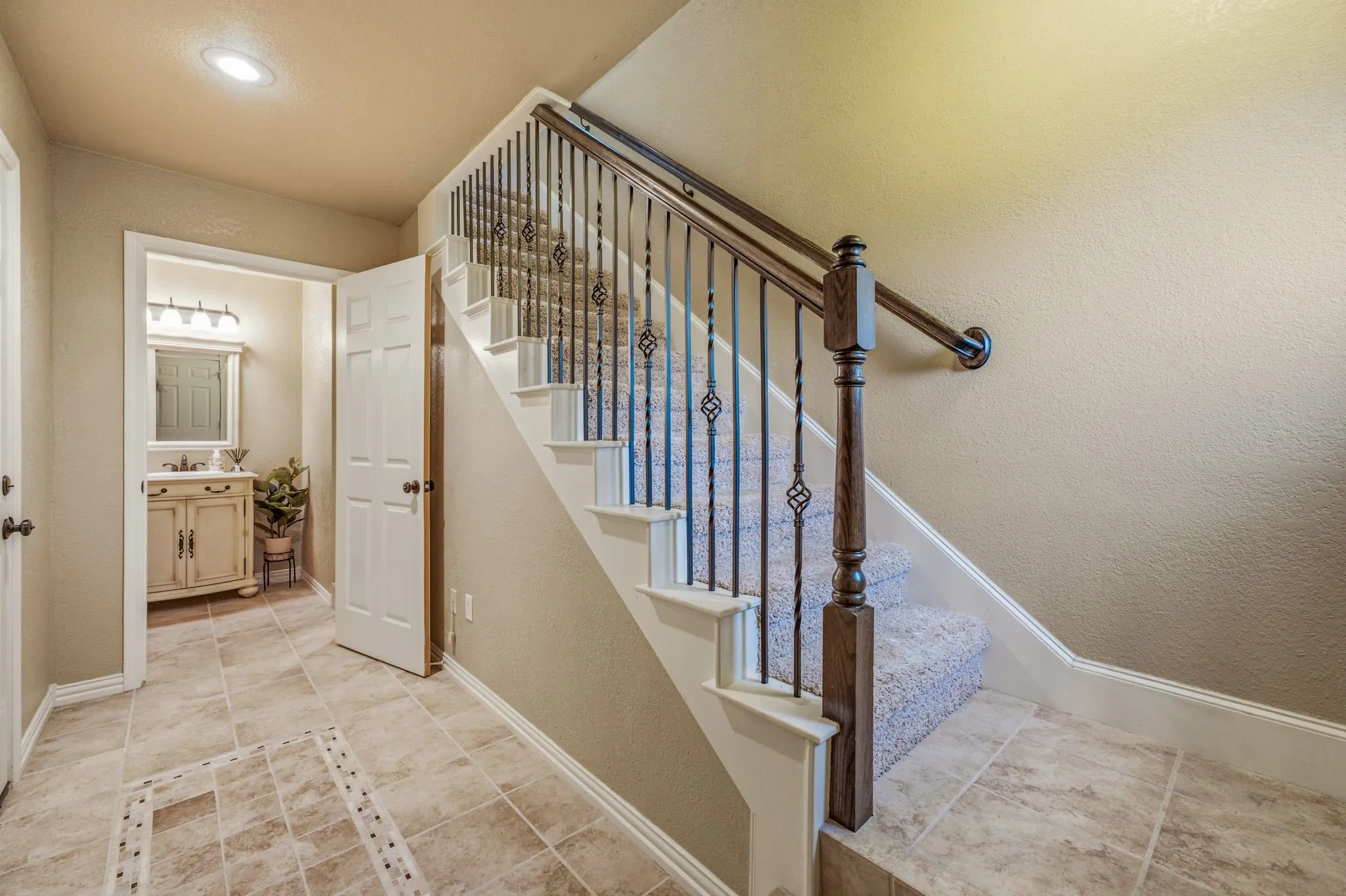 Single Family Residence For Sale in Parker County , 125 Rustling Elm Way, Azle, Texas 76020, 4 Bedroom, 4 Bathroom, 5 Garage spaces, 4,181 Sqft, built in 2007, mls#21334820, Real Estate Agent in Azle, Homes For Sale in Parker county, Homes For Sale in Azle, Realtor in Azle Texas, Real Estate Brokerage Independent Realty Texas, Luminita Cordes Realtor