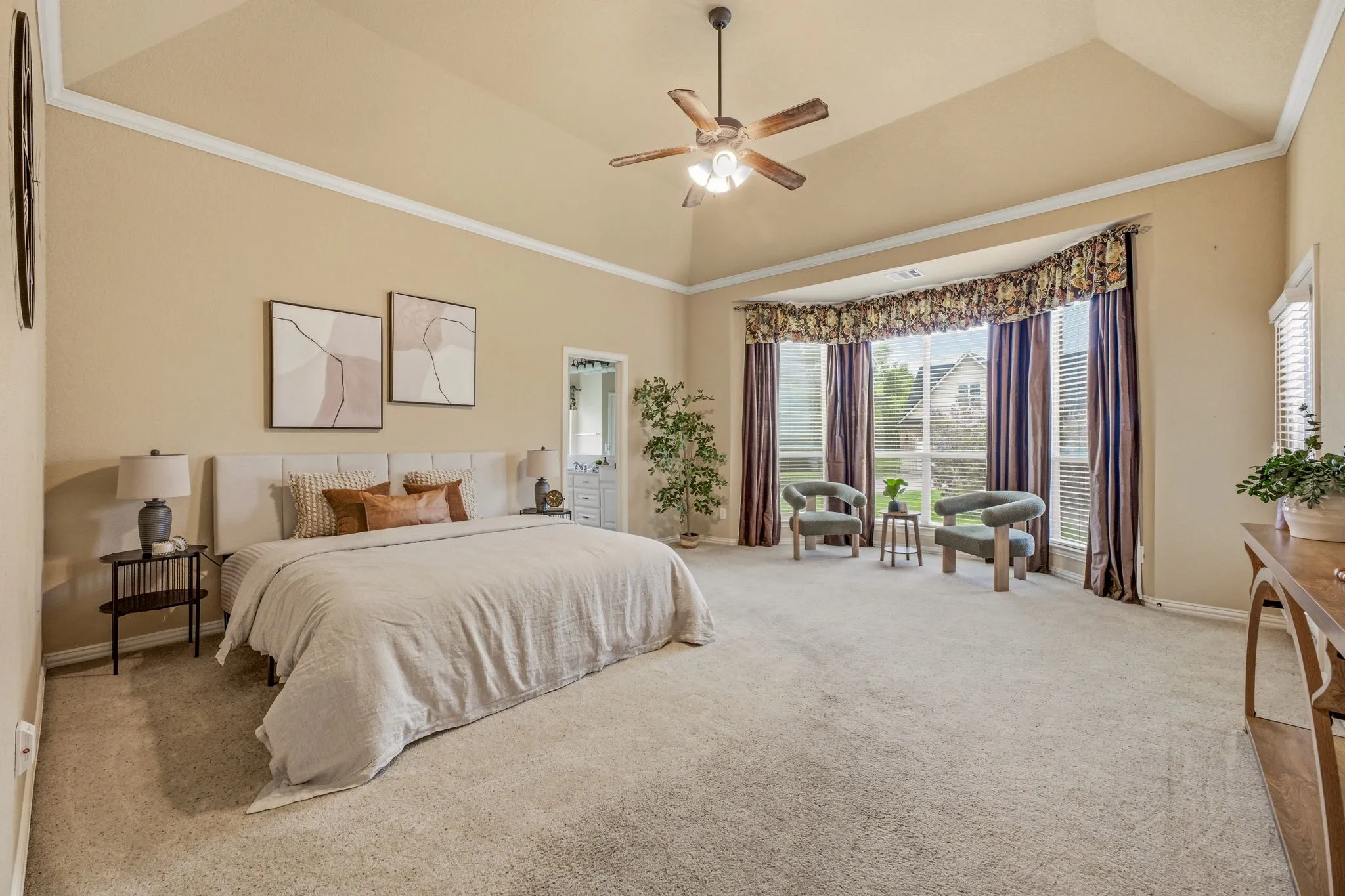 Single Family Residence For Sale in Parker County , 125 Rustling Elm Way, Azle, Texas 76020, 4 Bedroom, 4 Bathroom, 5 Garage spaces, 4,181 Sqft, built in 2007, mls#21334820, Real Estate Agent in Azle, Homes For Sale in Parker county, Homes For Sale in Azle, Realtor in Azle Texas, Real Estate Brokerage Independent Realty Texas, Luminita Cordes Realtor