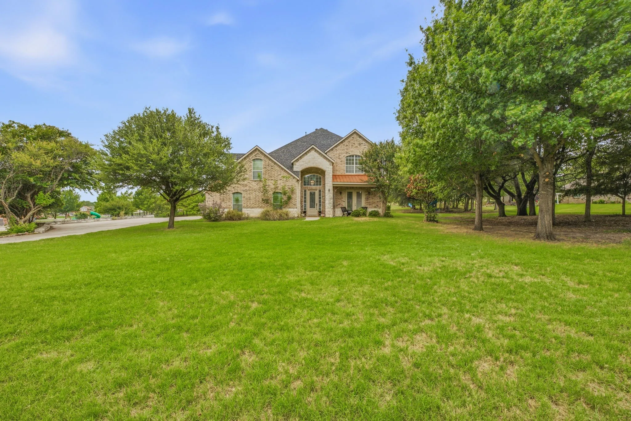 Single Family Residence For Sale in Parker County , 125 Rustling Elm Way, Azle, Texas 76020, 4 Bedroom, 4 Bathroom, 5 Garage spaces, 4,181 Sqft, built in 2007, mls#21334820, Real Estate Agent in Azle, Homes For Sale in Parker county, Homes For Sale in Azle, Realtor in Azle Texas, Real Estate Brokerage Independent Realty Texas, Luminita Cordes Realtor