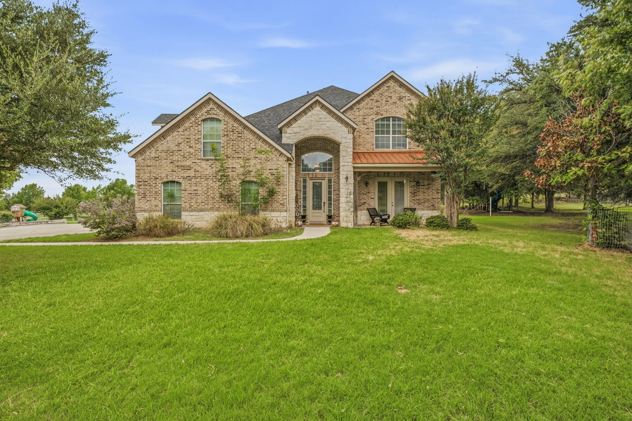 Single Family Residence For Sale in Parker County , 125 Rustling Elm Way, Azle, Texas 76020, 4 Bedroom, 4 Bathroom, 5 Garage spaces, 4,181 Sqft, built in 2007, mls#21334820, Real Estate Agent in Azle, Homes For Sale in Parker county, Homes For Sale in Azle, Realtor in Azle Texas, Real Estate Brokerage Independent Realty Texas, Luminita Cordes Realtor