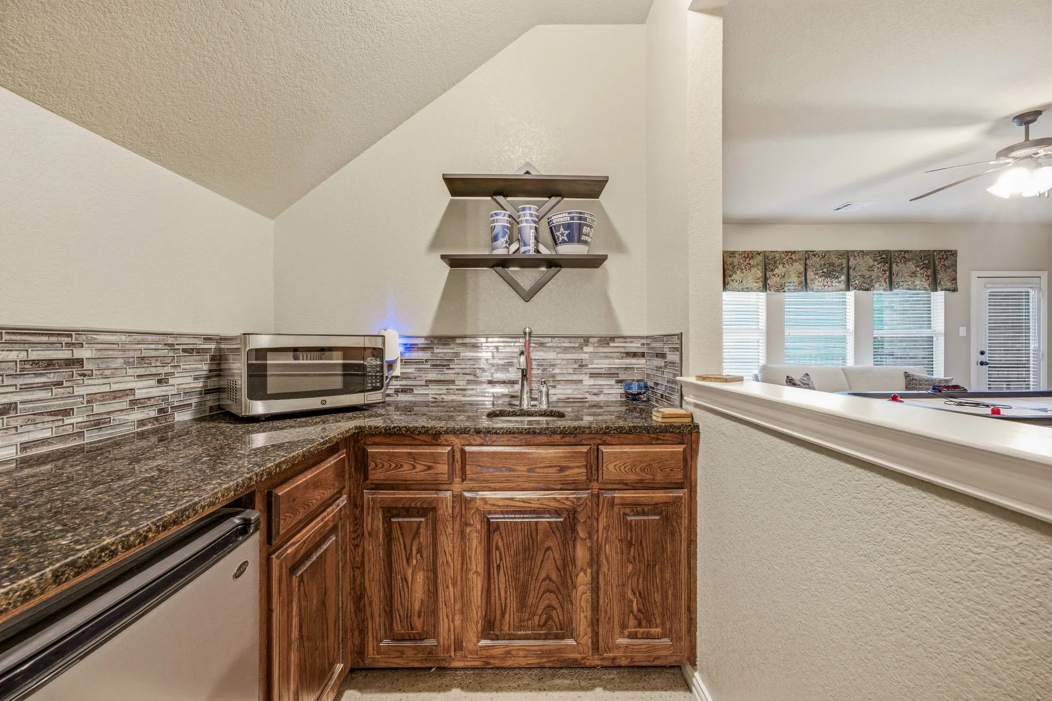 Single Family Residence For Sale in Parker County , 125 Rustling Elm Way, Azle, Texas 76020, 4 Bedroom, 4 Bathroom, 5 Garage spaces, 4,181 Sqft, built in 2007, mls#21334820, Real Estate Agent in Azle, Homes For Sale in Parker county, Homes For Sale in Azle, Realtor in Azle Texas, Real Estate Brokerage Independent Realty Texas, Luminita Cordes Realtor