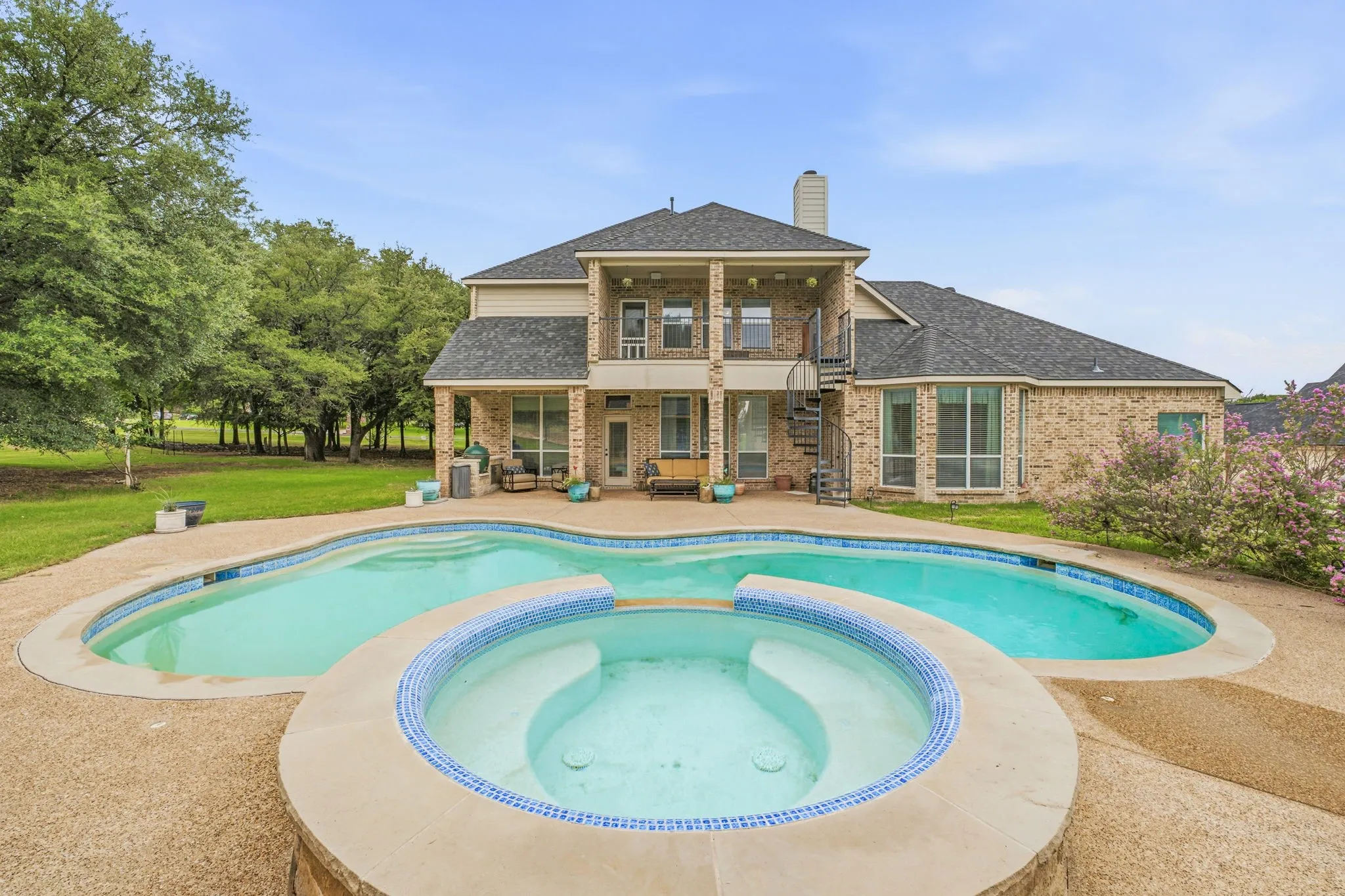 Single Family Residence For Sale in Parker County , 125 Rustling Elm Way, Azle, Texas 76020, 4 Bedroom, 4 Bathroom, 5 Garage spaces, 4,181 Sqft, built in 2007, mls#21334820, Real Estate Agent in Azle, Homes For Sale in Parker county, Homes For Sale in Azle, Realtor in Azle Texas, Real Estate Brokerage Independent Realty Texas, Luminita Cordes Realtor