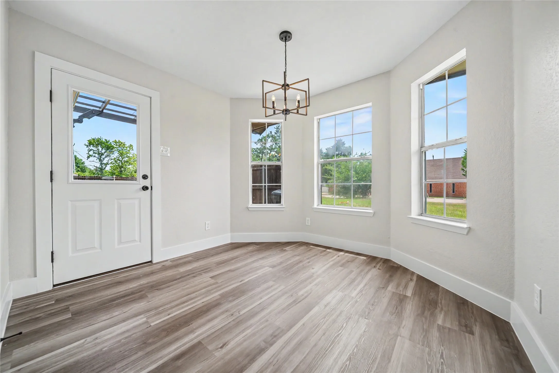 Single Family Residence For Sale in Kaufman County , 509 Bethlehem Street, Terrell, Texas 75160, 3 Bedroom, 2 Bathroom, Garage spaces, 1,450 Sqft, built in 1990, mls#21337916, Real Estate Agent in Terrell, Homes For Sale in Kaufman county, Homes For Sale in Terrell, Realtor in Terrell Texas, Real Estate Brokerage Independent Realty Texas, Luminita Cordes Realtor
