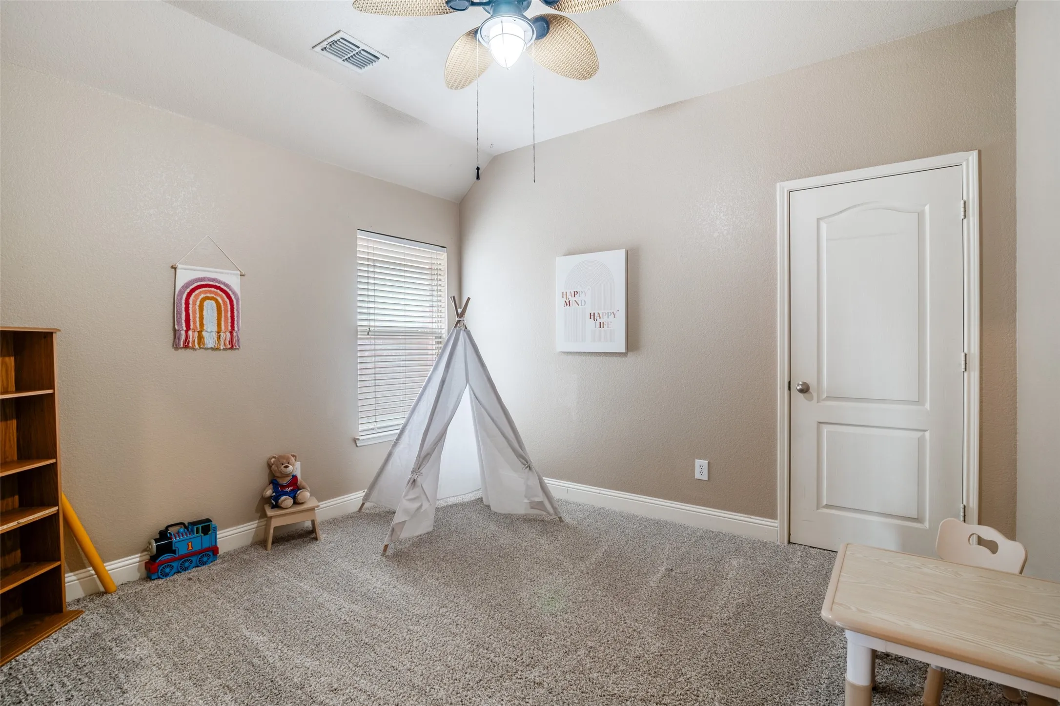 Single Family Residence For Sale in Rockwall County , 619 Louder Way, Fate, Texas 75087, 5 Bedroom, 3 Bathroom, 2 Garage spaces, 2,505 Sqft, built in 2010, mls#21336081, Real Estate Agent in Fate, Homes For Sale in Rockwall county, Homes For Sale in Fate, Realtor in Fate Texas, Real Estate Brokerage Independent Realty Texas, Luminita Cordes Realtor