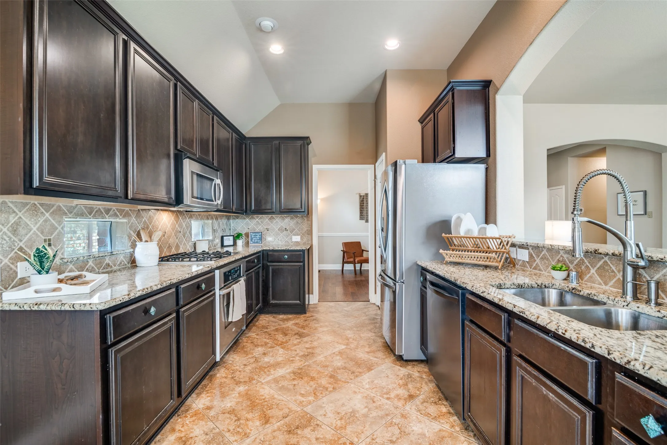 Single Family Residence For Sale in Rockwall County , 619 Louder Way, Fate, Texas 75087, 5 Bedroom, 3 Bathroom, 2 Garage spaces, 2,505 Sqft, built in 2010, mls#21336081, Real Estate Agent in Fate, Homes For Sale in Rockwall county, Homes For Sale in Fate, Realtor in Fate Texas, Real Estate Brokerage Independent Realty Texas, Luminita Cordes Realtor