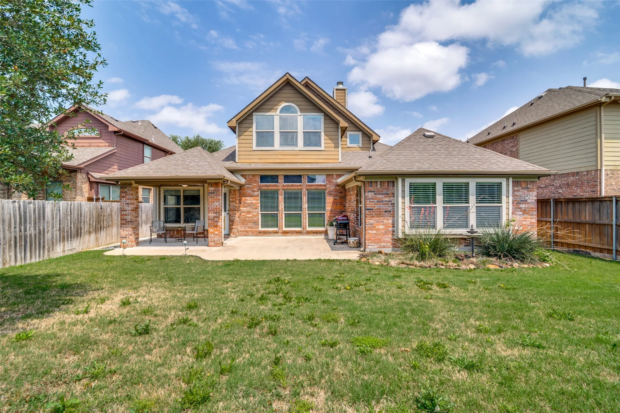 Single Family Residence For Sale in Rockwall County , 619 Louder Way, Fate, Texas 75087, 5 Bedroom, 3 Bathroom, 2 Garage spaces, 2,505 Sqft, built in 2010, mls#21336081, Real Estate Agent in Fate, Homes For Sale in Rockwall county, Homes For Sale in Fate, Realtor in Fate Texas, Real Estate Brokerage Independent Realty Texas, Luminita Cordes Realtor