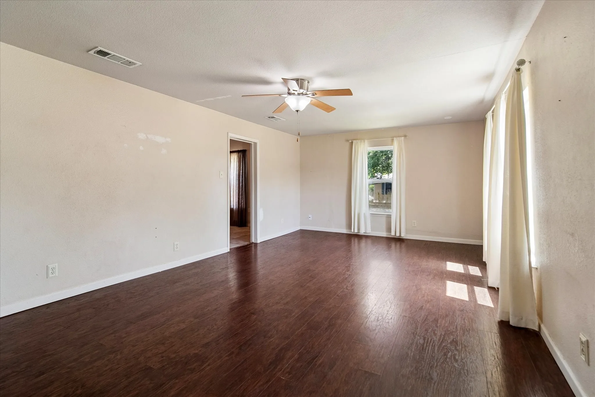Single Family Residence For Sale in Denton County , 403 S 7th Street, Sanger, Texas 76266, 2 Bedroom, 1 Bathroom, Garage spaces, 1,288 Sqft, built in 1919, mls#21337929, Real Estate Agent in Sanger, Homes For Sale in Denton county, Homes For Sale in Sanger, Realtor in Sanger Texas, Real Estate Brokerage Independent Realty Texas, Luminita Cordes Realtor