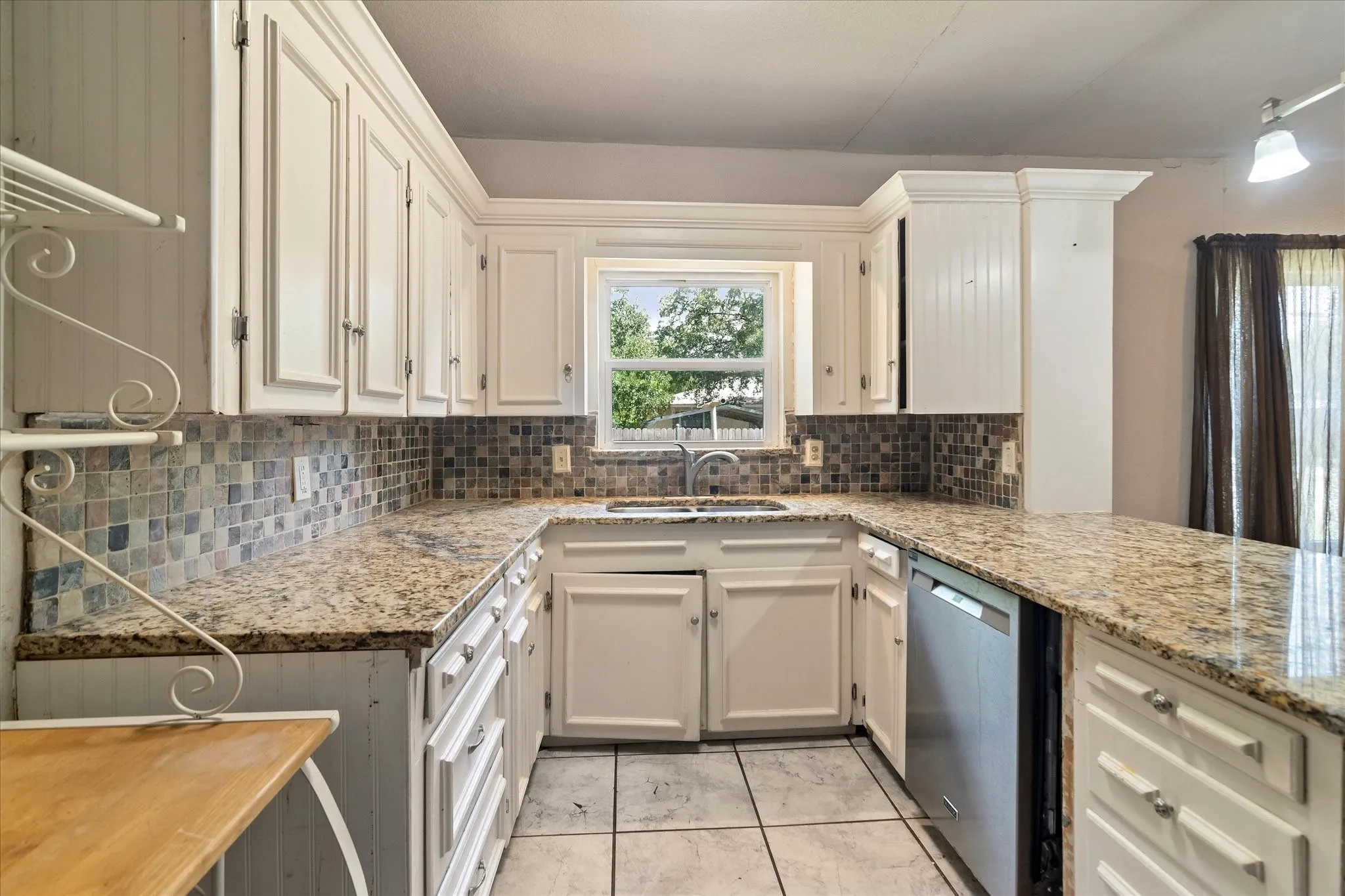Single Family Residence For Sale in Denton County , 403 S 7th Street, Sanger, Texas 76266, 2 Bedroom, 1 Bathroom, Garage spaces, 1,288 Sqft, built in 1919, mls#21337929, Real Estate Agent in Sanger, Homes For Sale in Denton county, Homes For Sale in Sanger, Realtor in Sanger Texas, Real Estate Brokerage Independent Realty Texas, Luminita Cordes Realtor