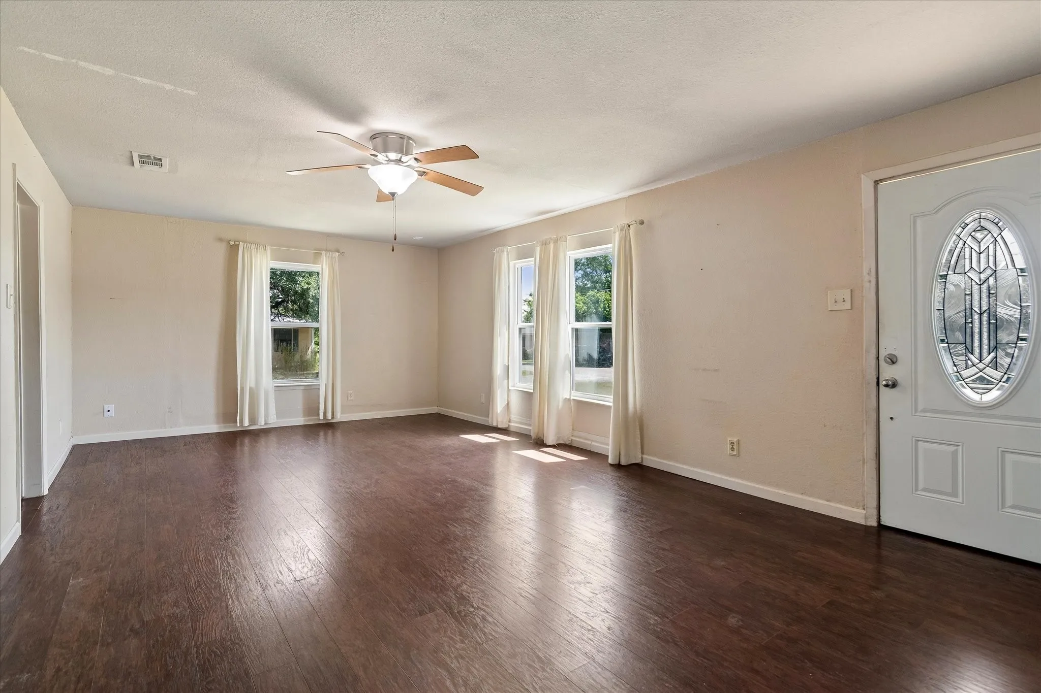 Single Family Residence For Sale in Denton County , 403 S 7th Street, Sanger, Texas 76266, 2 Bedroom, 1 Bathroom, Garage spaces, 1,288 Sqft, built in 1919, mls#21337929, Real Estate Agent in Sanger, Homes For Sale in Denton county, Homes For Sale in Sanger, Realtor in Sanger Texas, Real Estate Brokerage Independent Realty Texas, Luminita Cordes Realtor