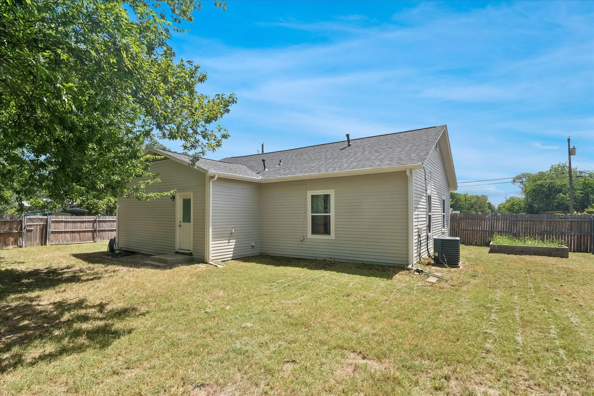Single Family Residence For Sale in Denton County , 403 S 7th Street, Sanger, Texas 76266, 2 Bedroom, 1 Bathroom, Garage spaces, 1,288 Sqft, built in 1919, mls#21337929, Real Estate Agent in Sanger, Homes For Sale in Denton county, Homes For Sale in Sanger, Realtor in Sanger Texas, Real Estate Brokerage Independent Realty Texas, Luminita Cordes Realtor