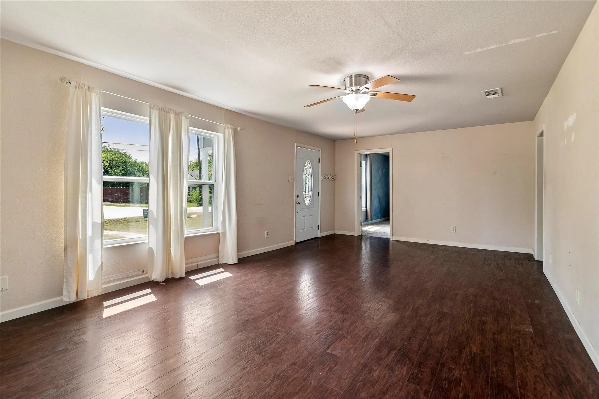 Single Family Residence For Sale in Denton County , 403 S 7th Street, Sanger, Texas 76266, 2 Bedroom, 1 Bathroom, Garage spaces, 1,288 Sqft, built in 1919, mls#21337929, Real Estate Agent in Sanger, Homes For Sale in Denton county, Homes For Sale in Sanger, Realtor in Sanger Texas, Real Estate Brokerage Independent Realty Texas, Luminita Cordes Realtor