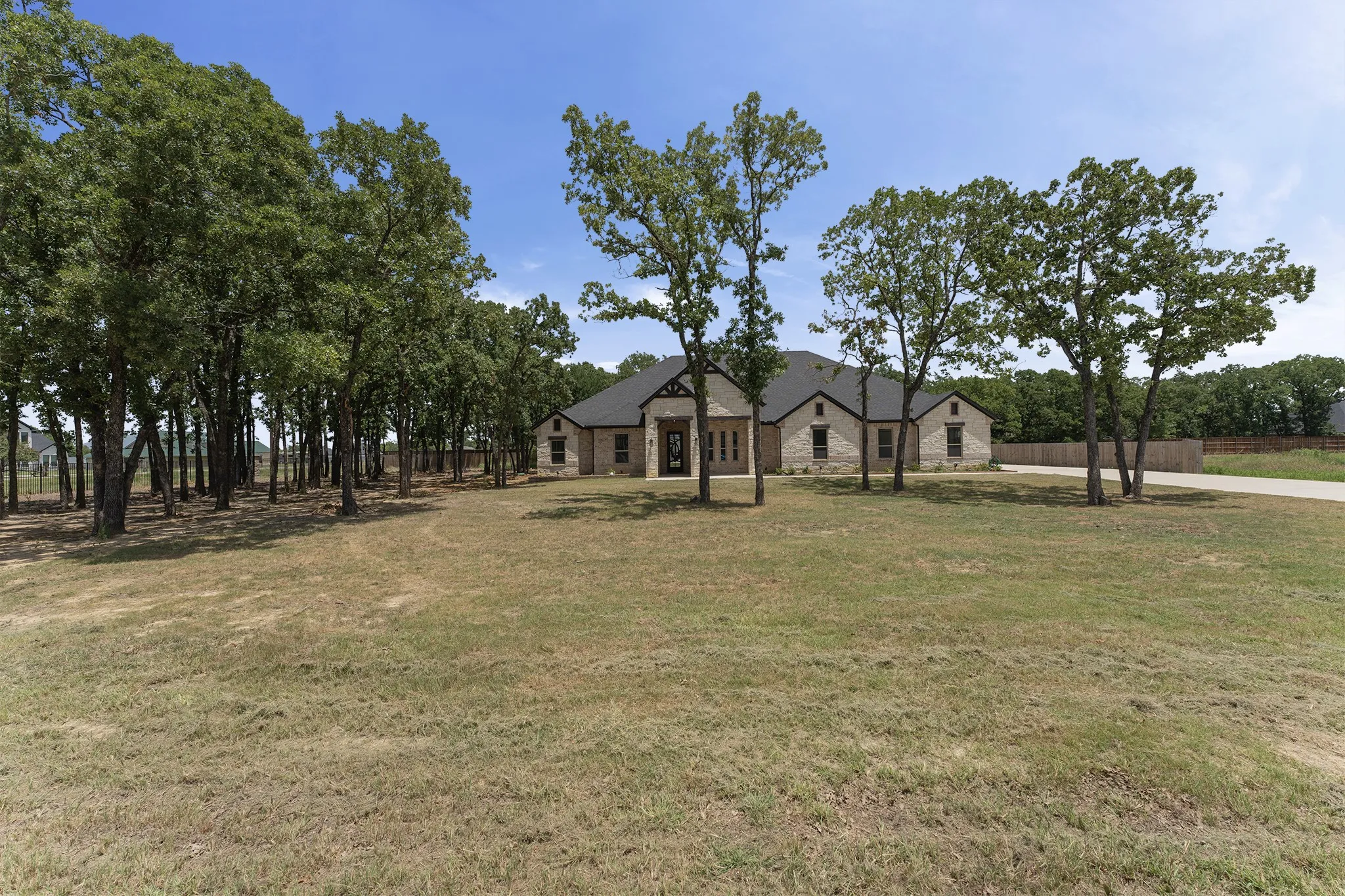Single Family Residence For Sale in Kaufman County , 300 Seacross Court, Combine, Texas 75159, 5 Bedroom, 4 Bathroom, 3 Garage spaces, 3,677 Sqft, built in 2024, mls#21337932, Real Estate Agent in Combine, Homes For Sale in Kaufman county, Homes For Sale in Combine, Realtor in Combine Texas, Real Estate Brokerage Independent Realty Texas, Luminita Cordes Realtor