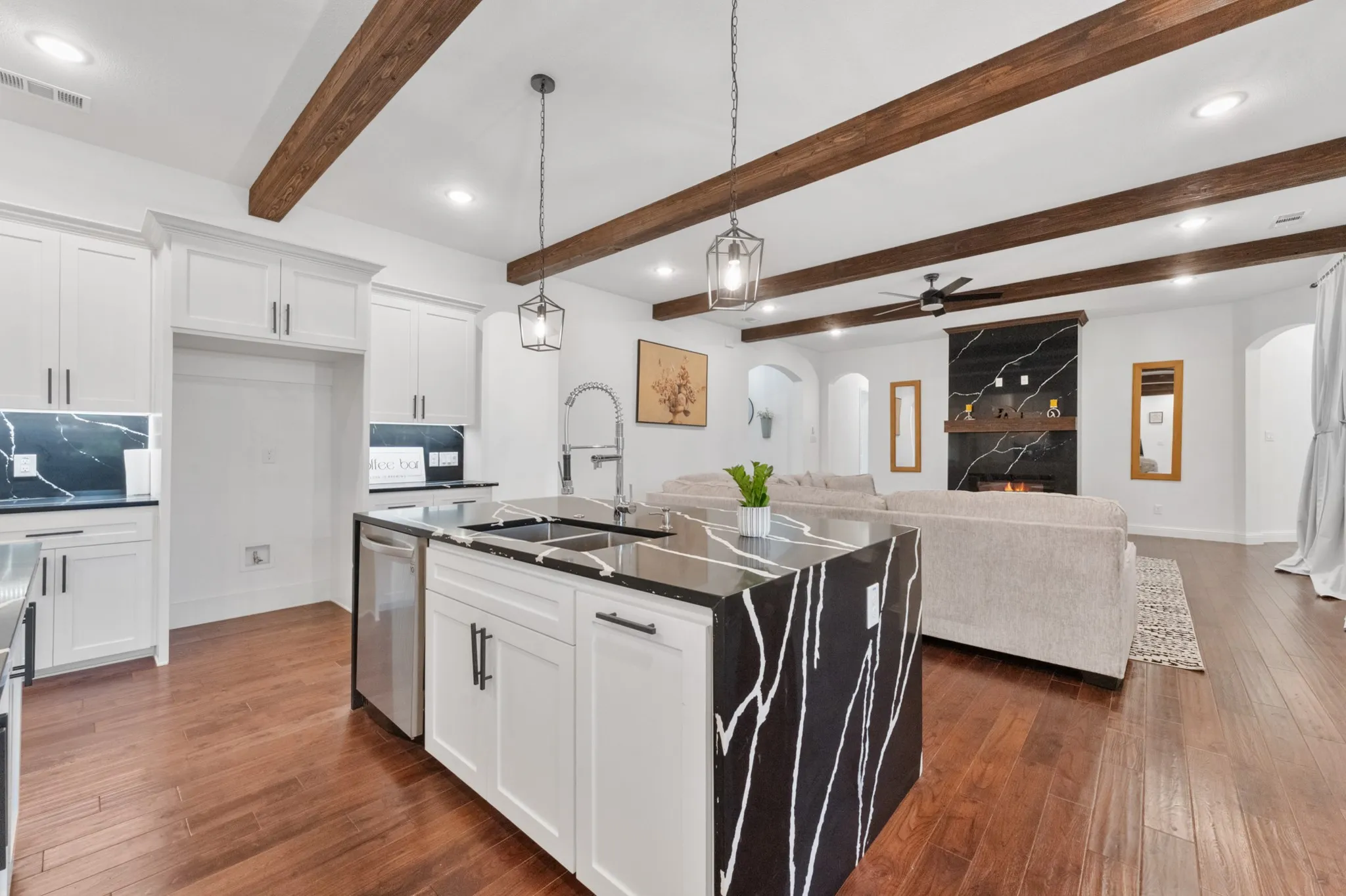 Single Family Residence For Sale in Kaufman County , 300 Seacross Court, Combine, Texas 75159, 5 Bedroom, 4 Bathroom, 3 Garage spaces, 3,677 Sqft, built in 2024, mls#21337932, Real Estate Agent in Combine, Homes For Sale in Kaufman county, Homes For Sale in Combine, Realtor in Combine Texas, Real Estate Brokerage Independent Realty Texas, Luminita Cordes Realtor