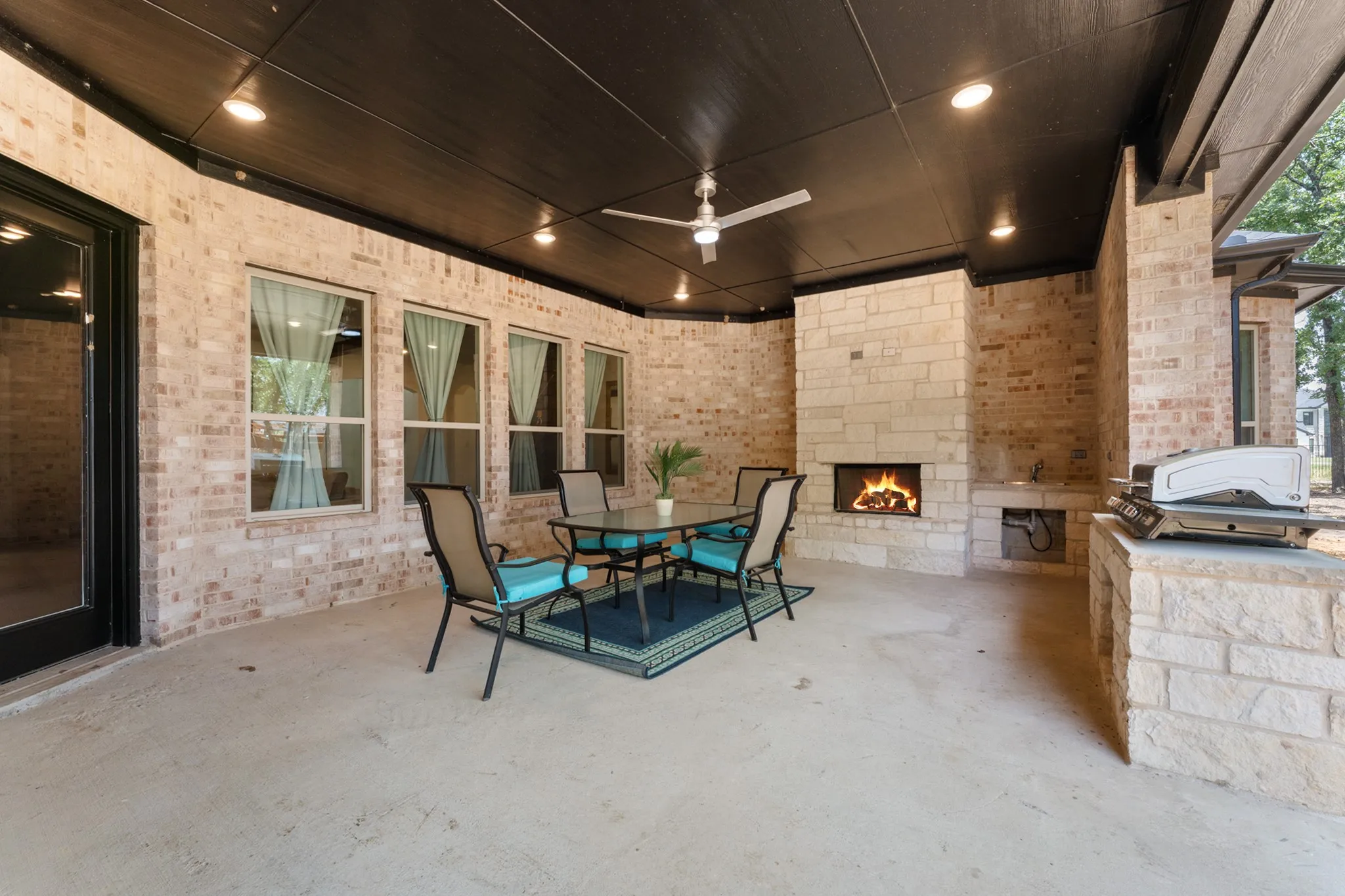 Single Family Residence For Sale in Kaufman County , 300 Seacross Court, Combine, Texas 75159, 5 Bedroom, 4 Bathroom, 3 Garage spaces, 3,677 Sqft, built in 2024, mls#21337932, Real Estate Agent in Combine, Homes For Sale in Kaufman county, Homes For Sale in Combine, Realtor in Combine Texas, Real Estate Brokerage Independent Realty Texas, Luminita Cordes Realtor