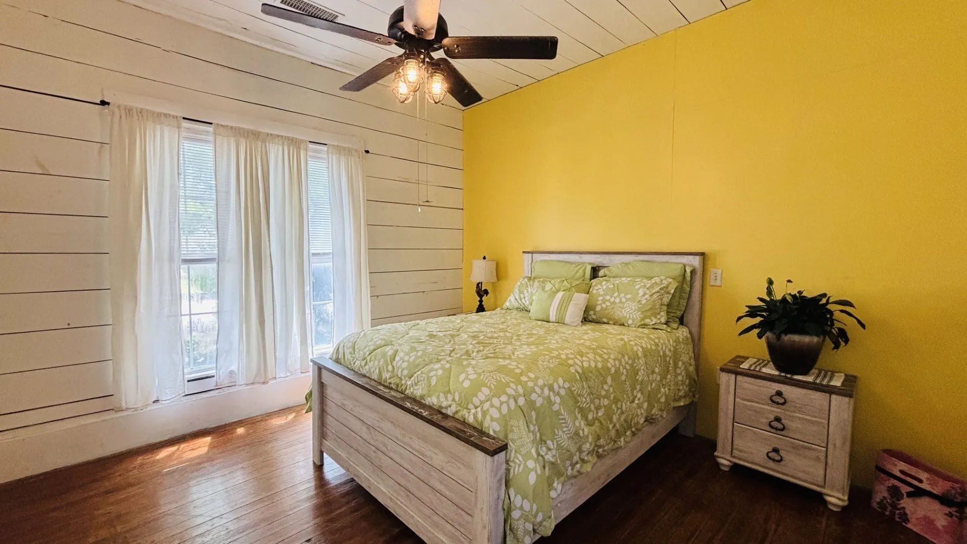 Single Family Residence For Sale in Collin County , 519 W Fm 545, Blue Ridge, Texas 75424, 3 Bedroom, 2 Bathroom, Garage spaces, 2,181 Sqft, built in 1945, mls#21314561, Real Estate Agent in Blue Ridge, Homes For Sale in Collin county, Homes For Sale in Blue Ridge, Realtor in Blue Ridge Texas, Real Estate Brokerage Independent Realty Texas, Luminita Cordes Realtor