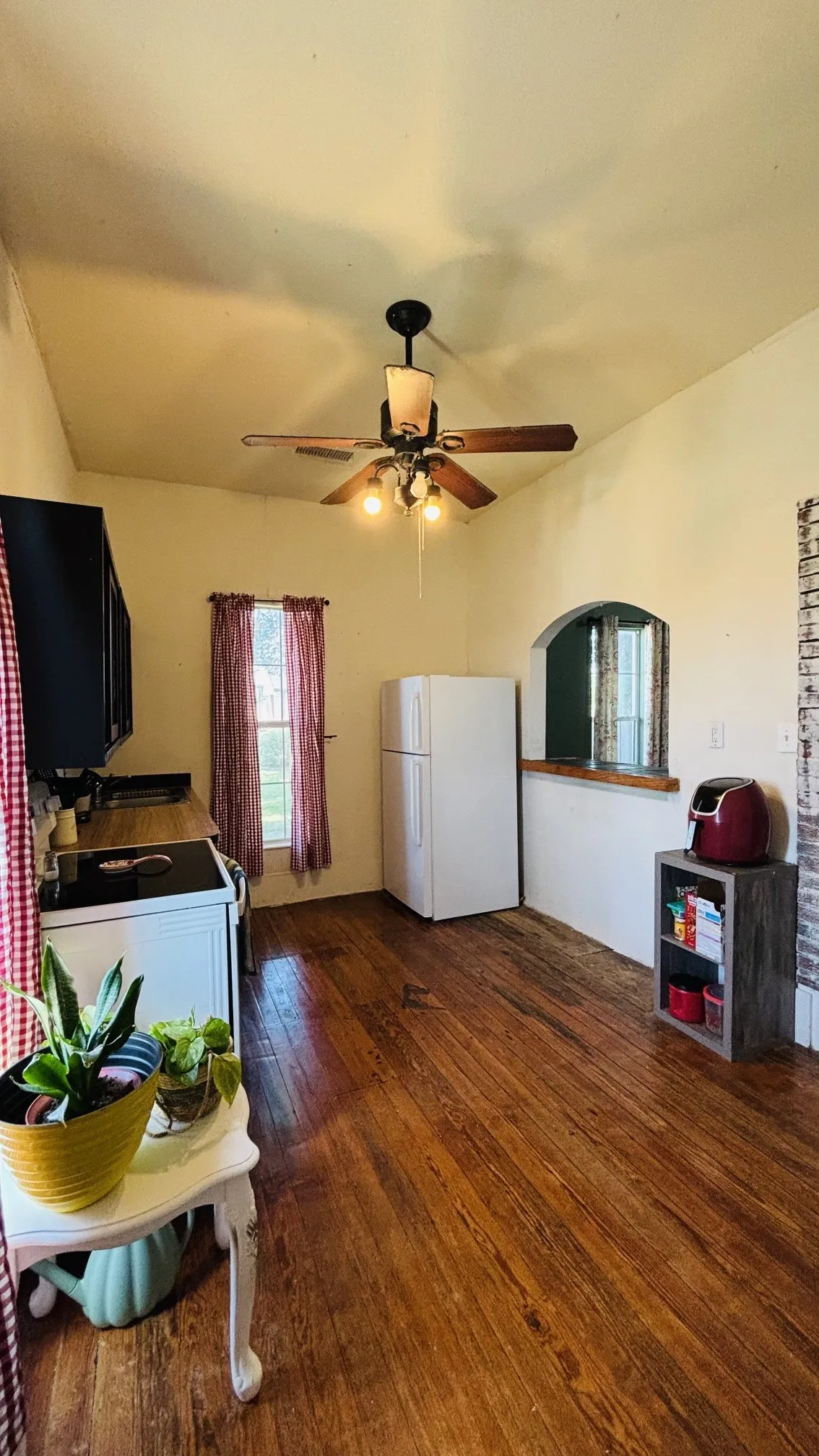 Single Family Residence For Sale in Collin County , 519 W Fm 545, Blue Ridge, Texas 75424, 3 Bedroom, 2 Bathroom, Garage spaces, 2,181 Sqft, built in 1945, mls#21314561, Real Estate Agent in Blue Ridge, Homes For Sale in Collin county, Homes For Sale in Blue Ridge, Realtor in Blue Ridge Texas, Real Estate Brokerage Independent Realty Texas, Luminita Cordes Realtor