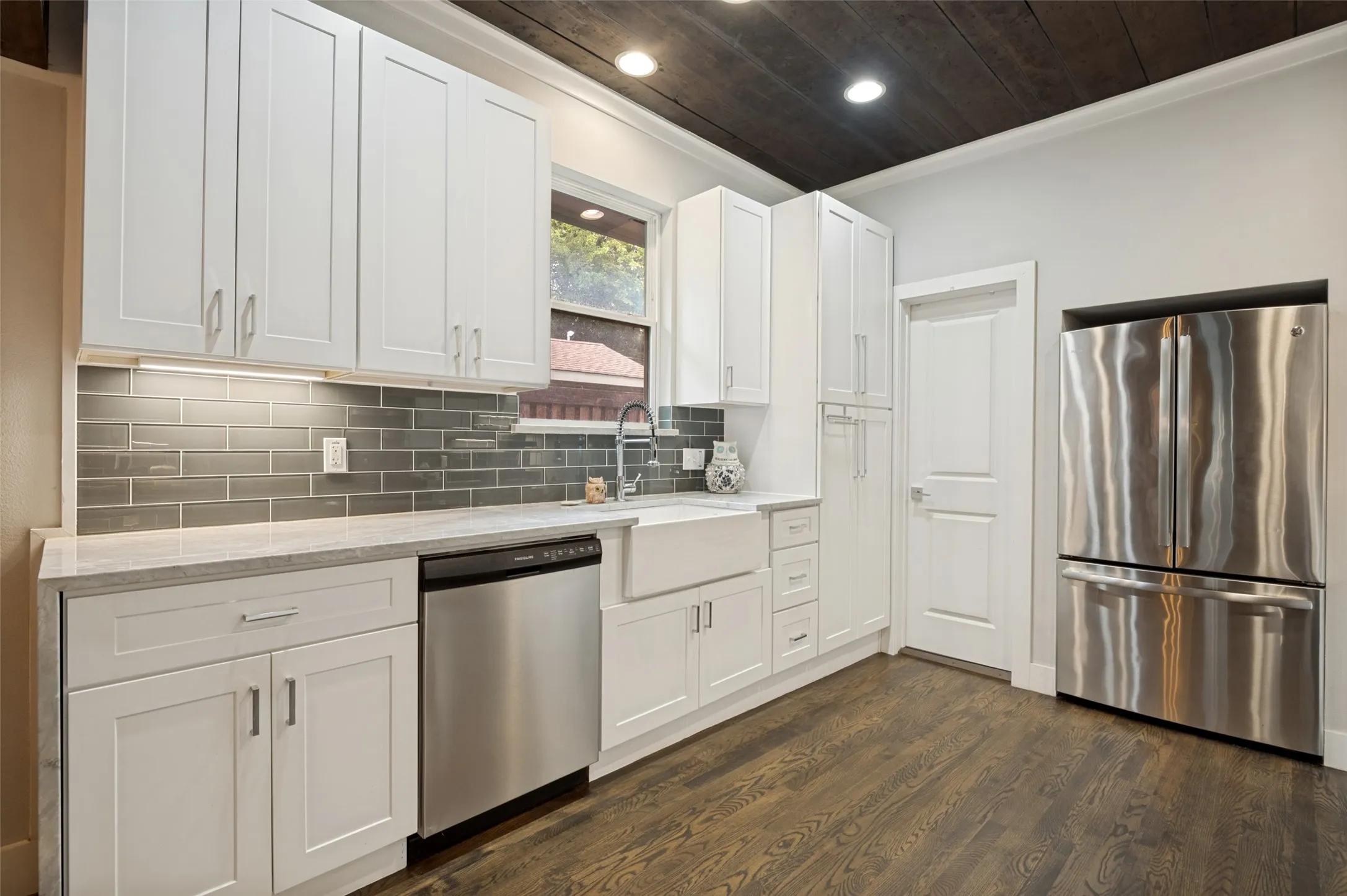 Farmhouse Sink and Soft-Closing Cabinets