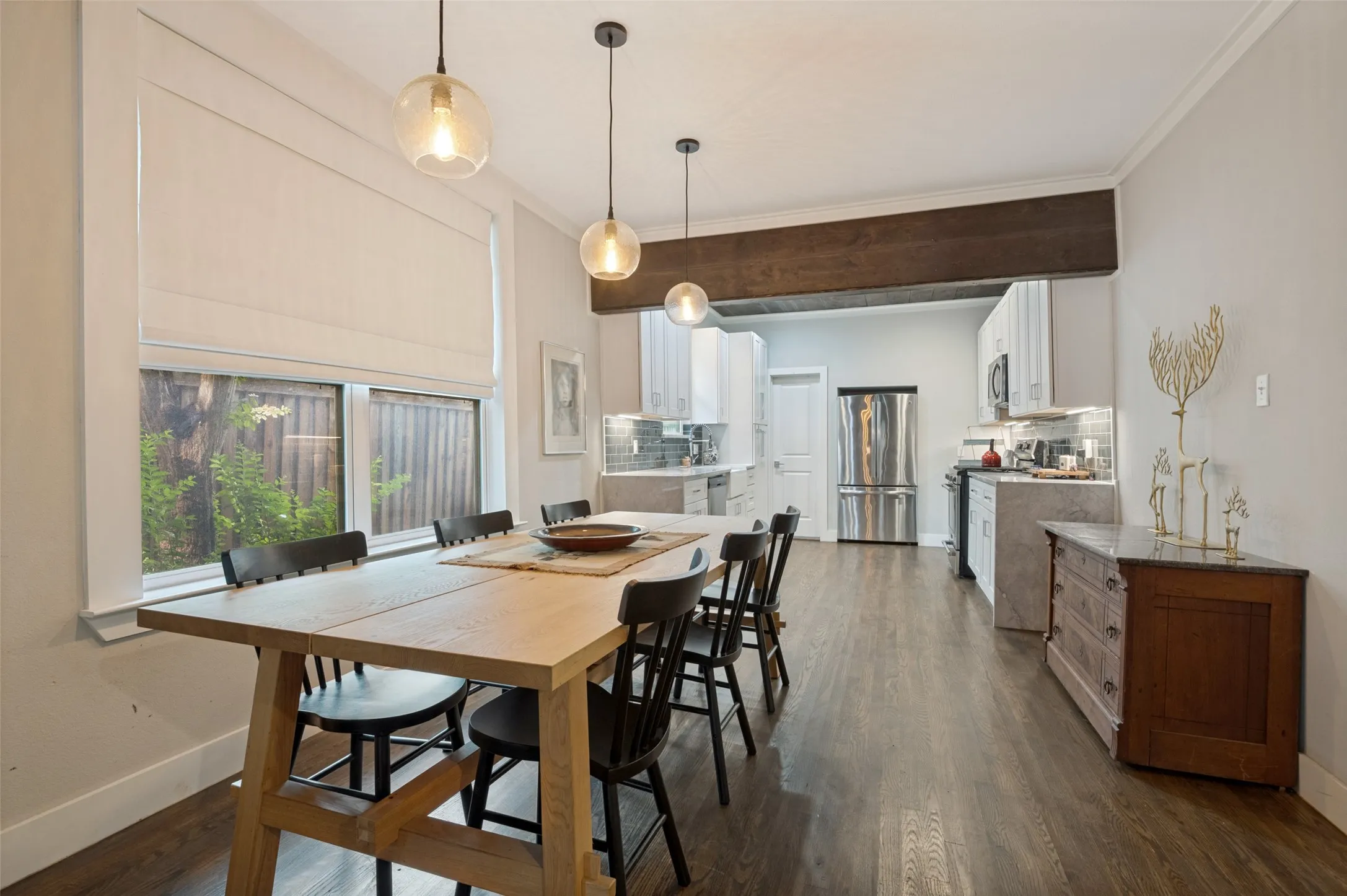 Single Family Residence For Sale in Dallas County , 526 S Edgefield Avenue, Dallas, Texas 75208, 2 Bedrooms, 2 Bathrooms, 2 Garage spaces, 1,288 Sqft, built in 1927, Price $425,000, mls#21335601, Real Estate Agent in Dallas, Homes For Sale in Dallas county, Homes For Sale in Dallas, Realtor in Dallas Texas, Real Estate Brokerage Independent Realty Texas, Luminita Cordes Realtor