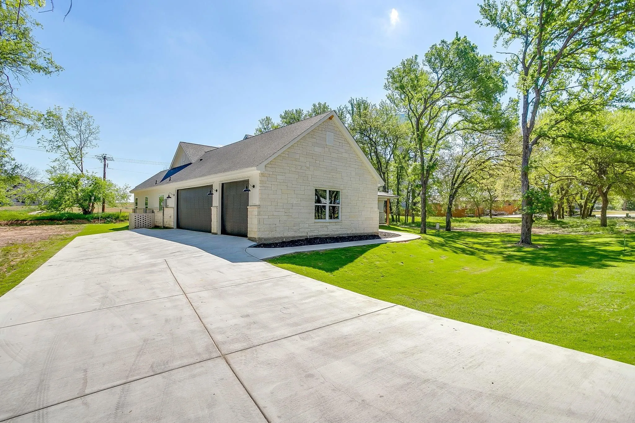 Single Family Residence For Sale in Hood County , 6705 Westover Drive, Granbury, Texas 76049, 3 Bedroom, 3 Bathroom, 3 Garage spaces, 2,416 Sqft, built in 2026, mls#21337933, Real Estate Agent in Granbury, Homes For Sale in Hood county, Homes For Sale in Granbury, Realtor in Granbury Texas, Real Estate Brokerage Independent Realty Texas, Luminita Cordes Realtor