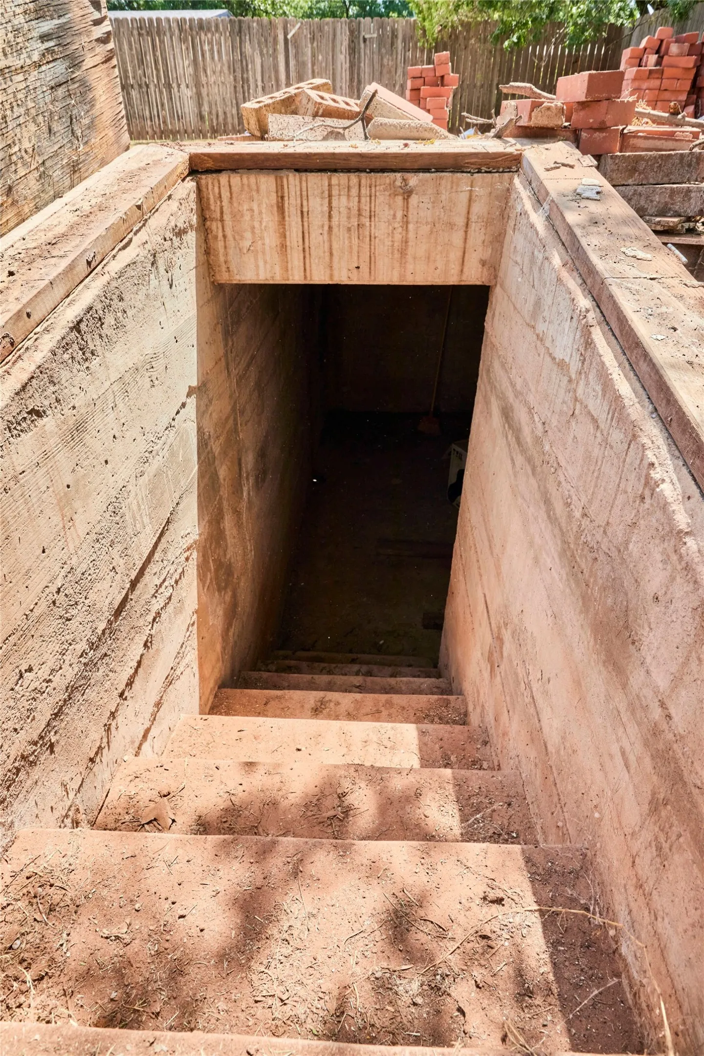 Tornado shelter