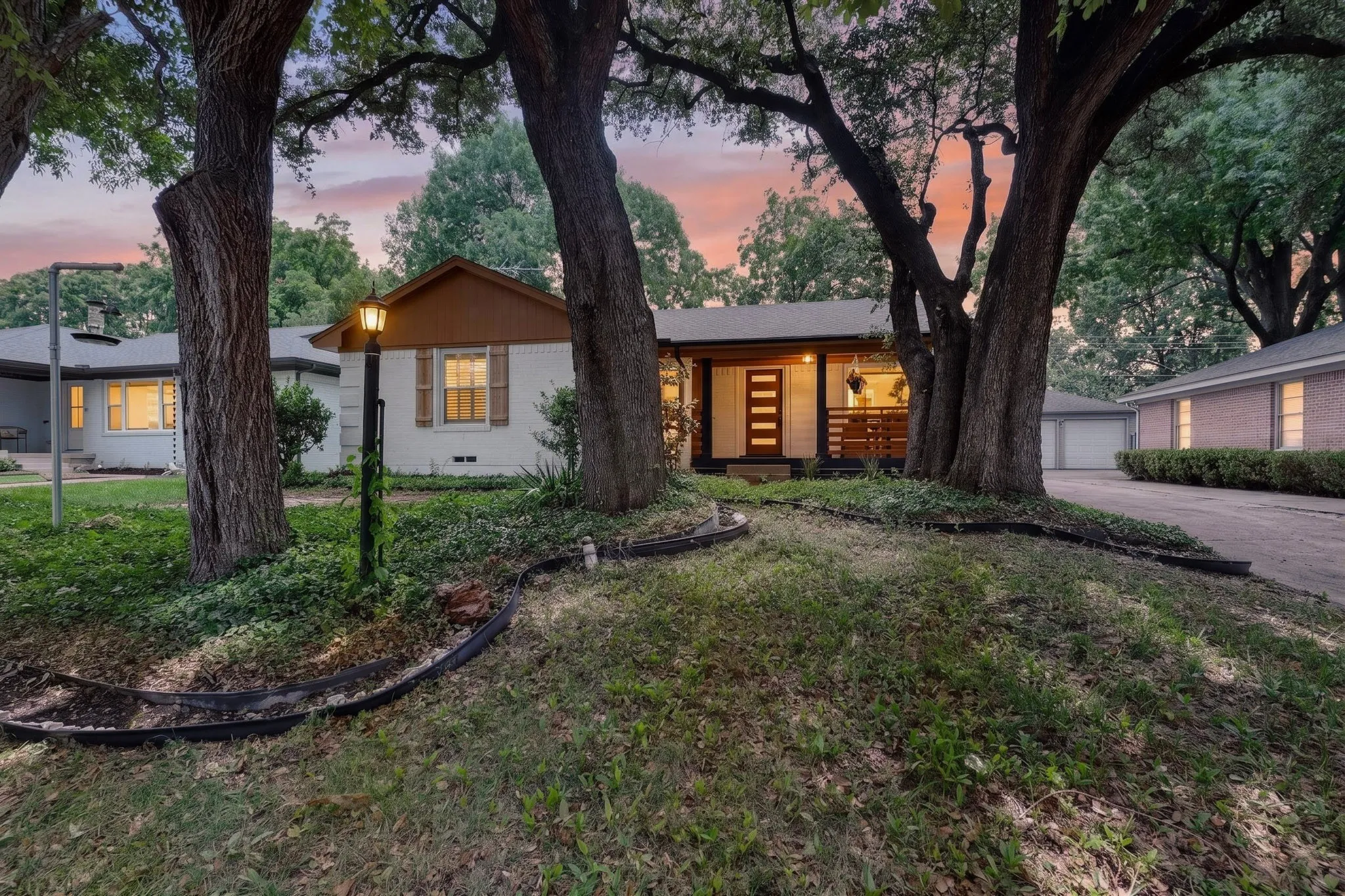 Single Family Residence For Sale in Dallas County , 10520 Lippitt Avenue, Dallas, Texas 75218, 3 Bedroom, 2 Bathroom, 1 Garage spaces, 1,803 Sqft, built in 1956, mls#21337943, Real Estate Agent in Dallas, Homes For Sale in Dallas county, Homes For Sale in Dallas, Realtor in Dallas Texas, Real Estate Brokerage Independent Realty Texas, Luminita Cordes Realtor