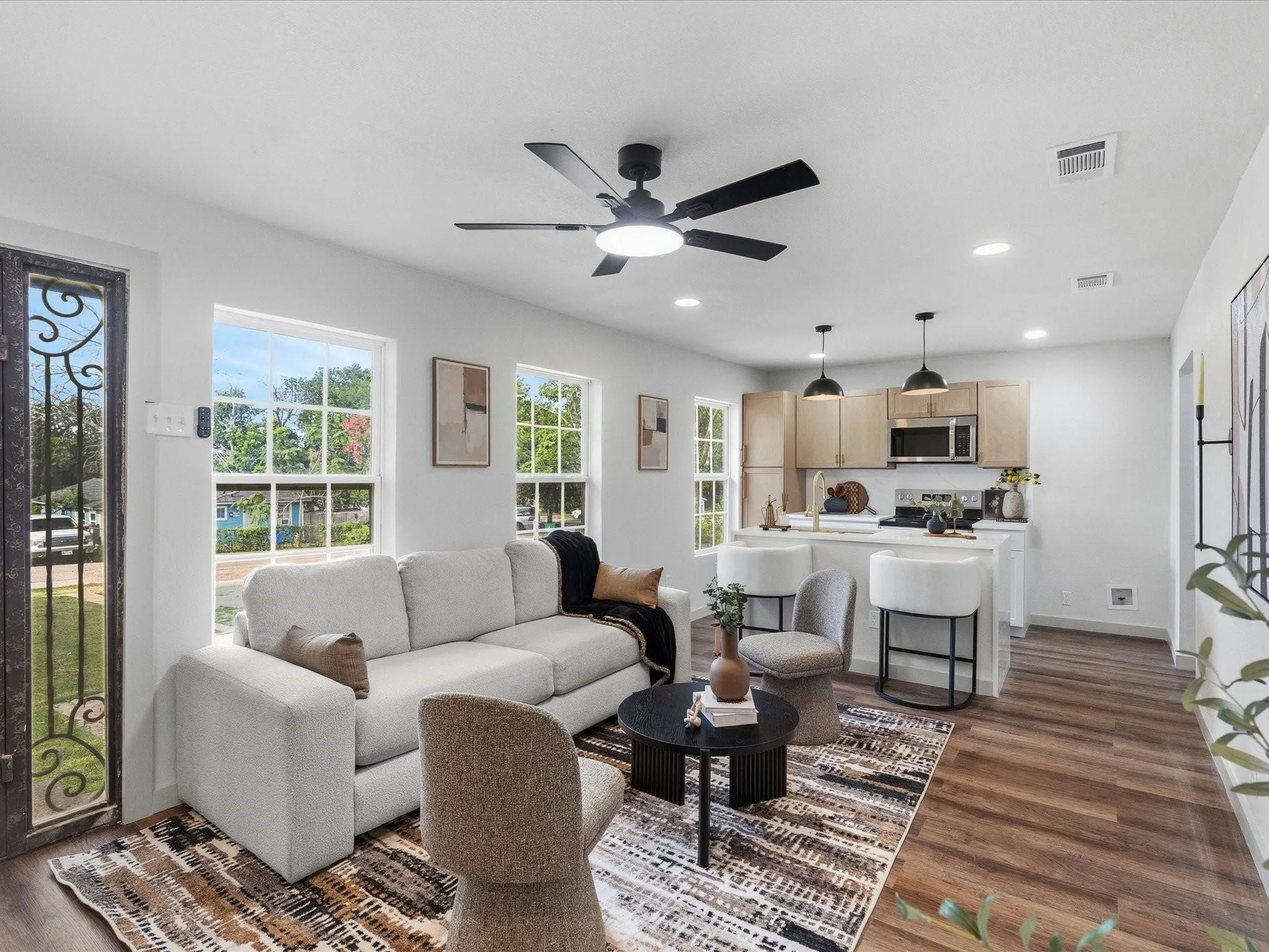 Single Family Residence For Rent in Tarrant County , 5718 Landino Street, Sansom Park, Texas 76114, 3 Bedroom, 2 Bathroom, 2 Garage spaces, 1,100 Sqft, built in 1951, mls#21337945, Real Estate Agent in Sansom Park, Homes For Rent in Tarrant county, Homes For Rent in Sansom Park, Realtor in Sansom Park Texas, Real Estate Brokerage Independent Realty Texas, Luminita Cordes Realtor