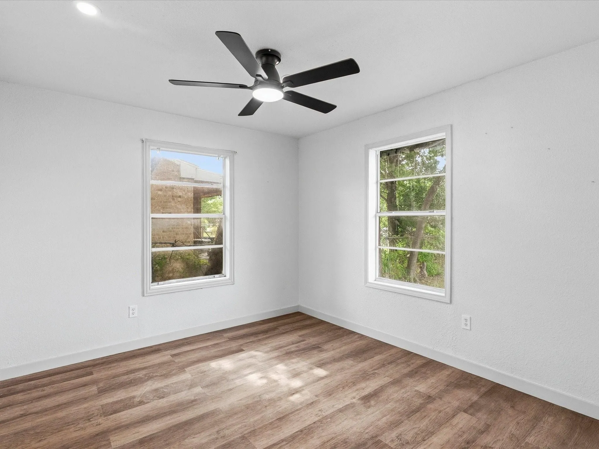 Single Family Residence For Rent in Tarrant County , 5718 Landino Street, Sansom Park, Texas 76114, 3 Bedroom, 2 Bathroom, 2 Garage spaces, 1,100 Sqft, built in 1951, mls#21337945, Real Estate Agent in Sansom Park, Homes For Rent in Tarrant county, Homes For Rent in Sansom Park, Realtor in Sansom Park Texas, Real Estate Brokerage Independent Realty Texas, Luminita Cordes Realtor