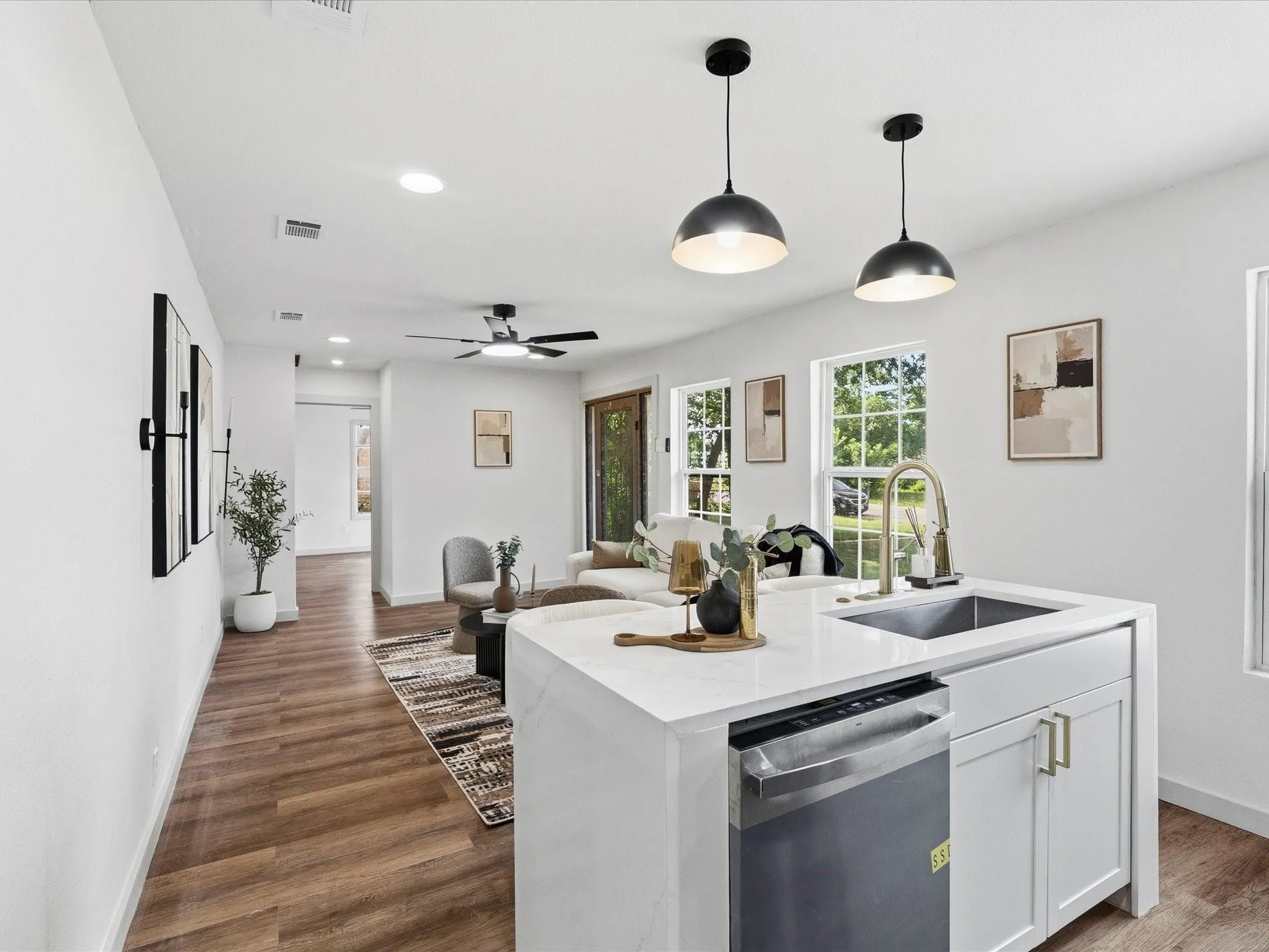 Single Family Residence For Rent in Tarrant County , 5718 Landino Street, Sansom Park, Texas 76114, 3 Bedroom, 2 Bathroom, 2 Garage spaces, 1,100 Sqft, built in 1951, mls#21337945, Real Estate Agent in Sansom Park, Homes For Rent in Tarrant county, Homes For Rent in Sansom Park, Realtor in Sansom Park Texas, Real Estate Brokerage Independent Realty Texas, Luminita Cordes Realtor