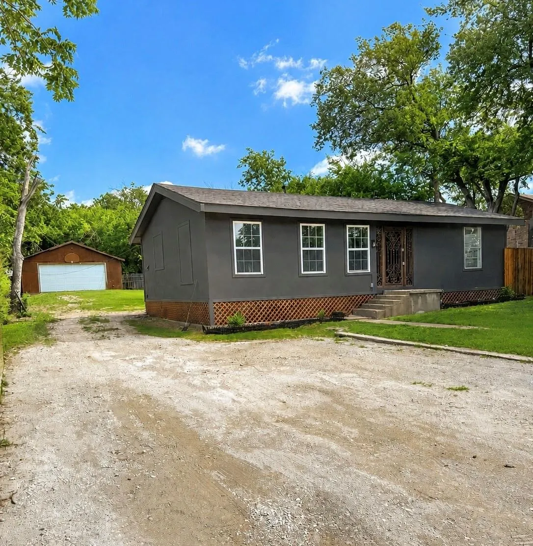 Single Family Residence For Rent in Tarrant County , 5718 Landino Street, Sansom Park, Texas 76114, 3 Bedroom, 2 Bathroom, 2 Garage spaces, 1,100 Sqft, built in 1951, mls#21337945, Real Estate Agent in Sansom Park, Homes For Rent in Tarrant county, Homes For Rent in Sansom Park, Realtor in Sansom Park Texas, Real Estate Brokerage Independent Realty Texas, Luminita Cordes Realtor