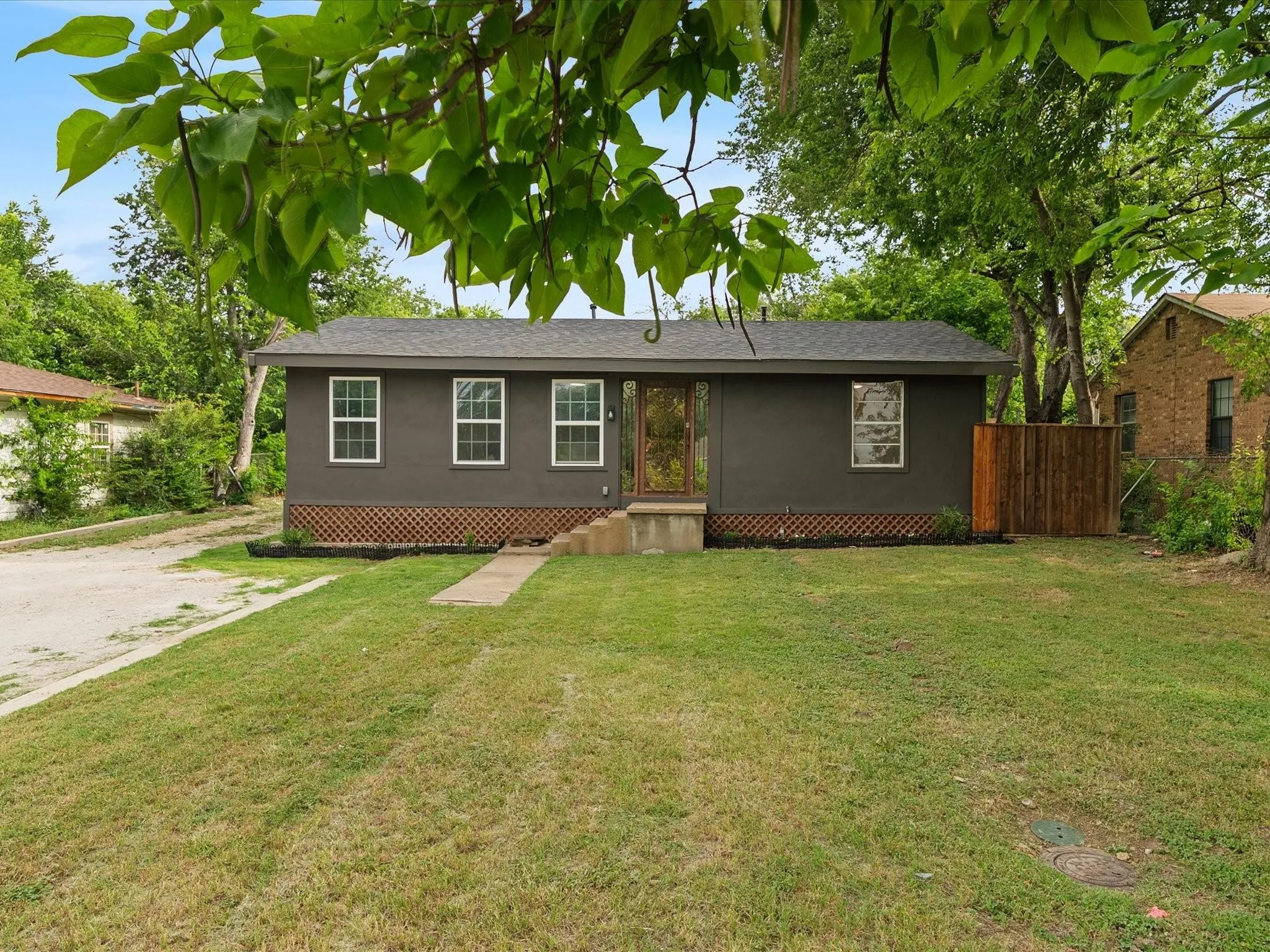 Single Family Residence For Rent in Tarrant County , 5718 Landino Street, Sansom Park, Texas 76114, 3 Bedroom, 2 Bathroom, 2 Garage spaces, 1,100 Sqft, built in 1951, mls#21337945, Real Estate Agent in Sansom Park, Homes For Rent in Tarrant county, Homes For Rent in Sansom Park, Realtor in Sansom Park Texas, Real Estate Brokerage Independent Realty Texas, Luminita Cordes Realtor