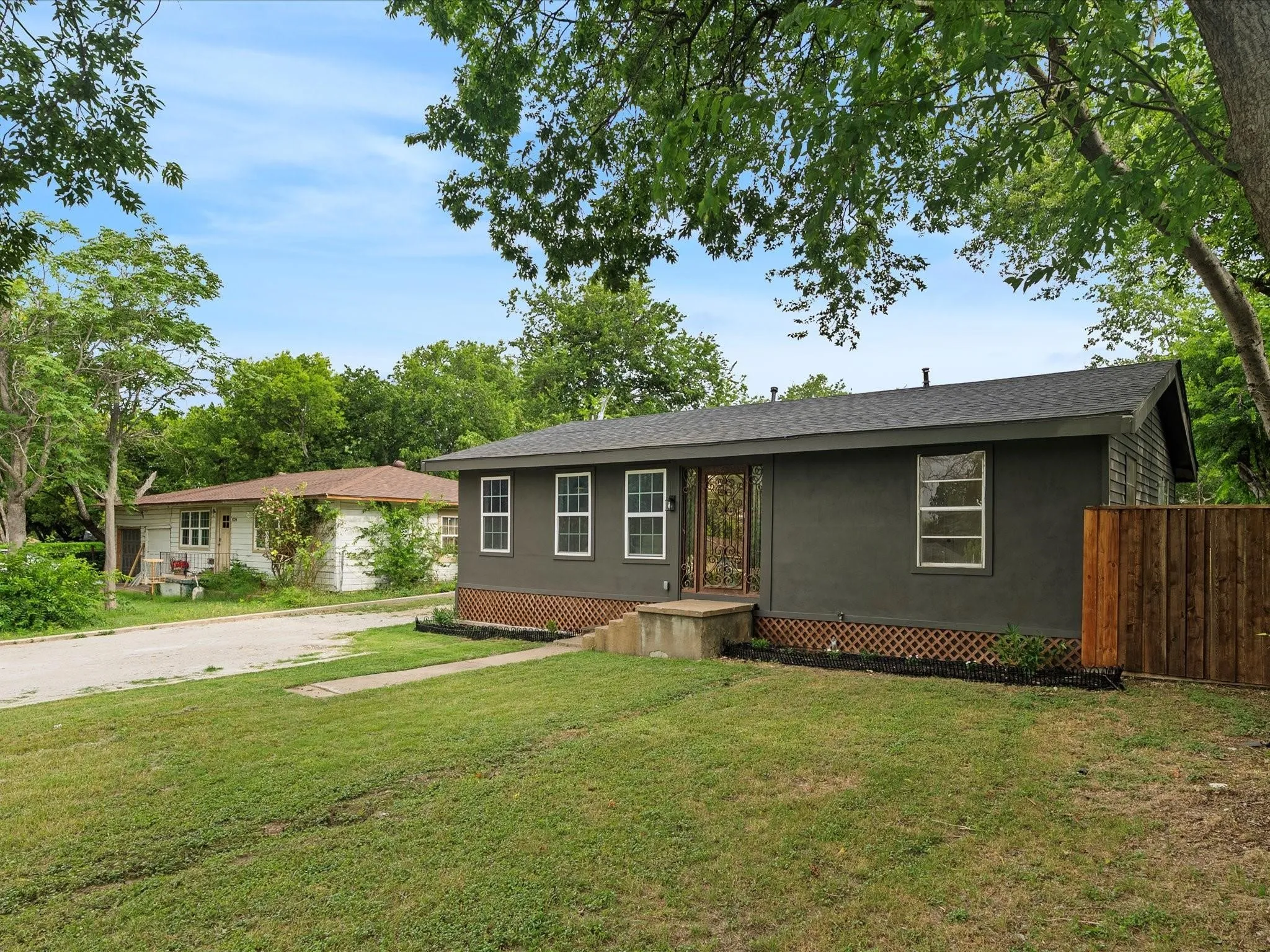 Single Family Residence For Rent in Tarrant County , 5718 Landino Street, Sansom Park, Texas 76114, 3 Bedroom, 2 Bathroom, 2 Garage spaces, 1,100 Sqft, built in 1951, mls#21337945, Real Estate Agent in Sansom Park, Homes For Rent in Tarrant county, Homes For Rent in Sansom Park, Realtor in Sansom Park Texas, Real Estate Brokerage Independent Realty Texas, Luminita Cordes Realtor