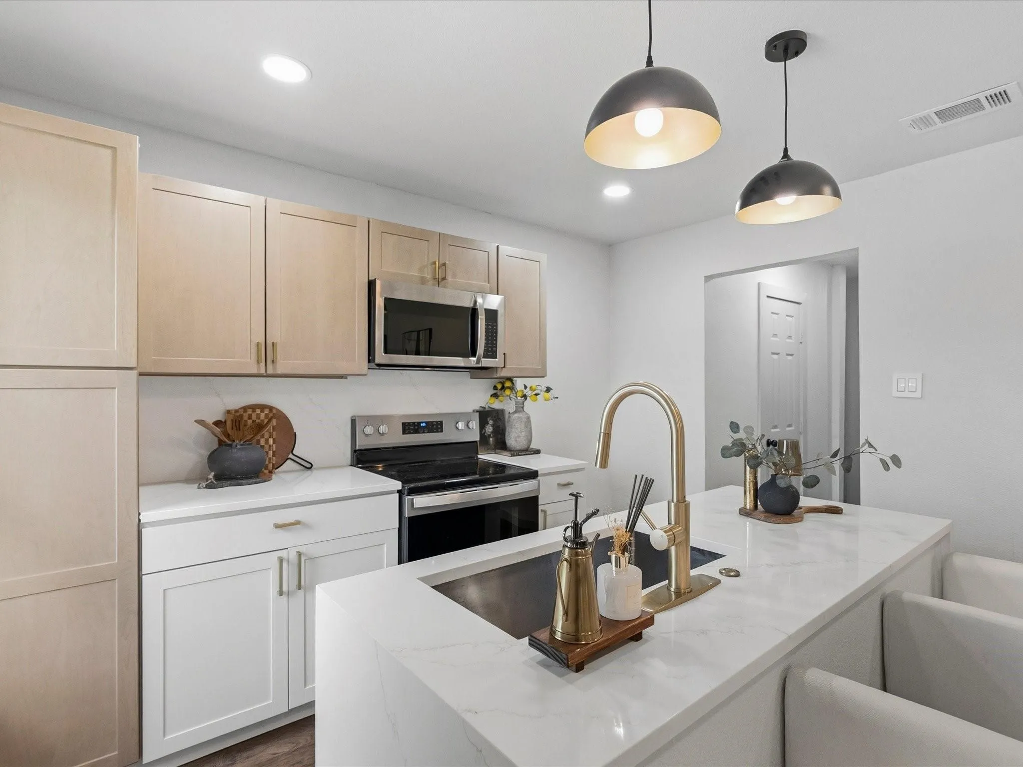 Single Family Residence For Rent in Tarrant County , 5718 Landino Street, Sansom Park, Texas 76114, 3 Bedroom, 2 Bathroom, 2 Garage spaces, 1,100 Sqft, built in 1951, mls#21337945, Real Estate Agent in Sansom Park, Homes For Rent in Tarrant county, Homes For Rent in Sansom Park, Realtor in Sansom Park Texas, Real Estate Brokerage Independent Realty Texas, Luminita Cordes Realtor