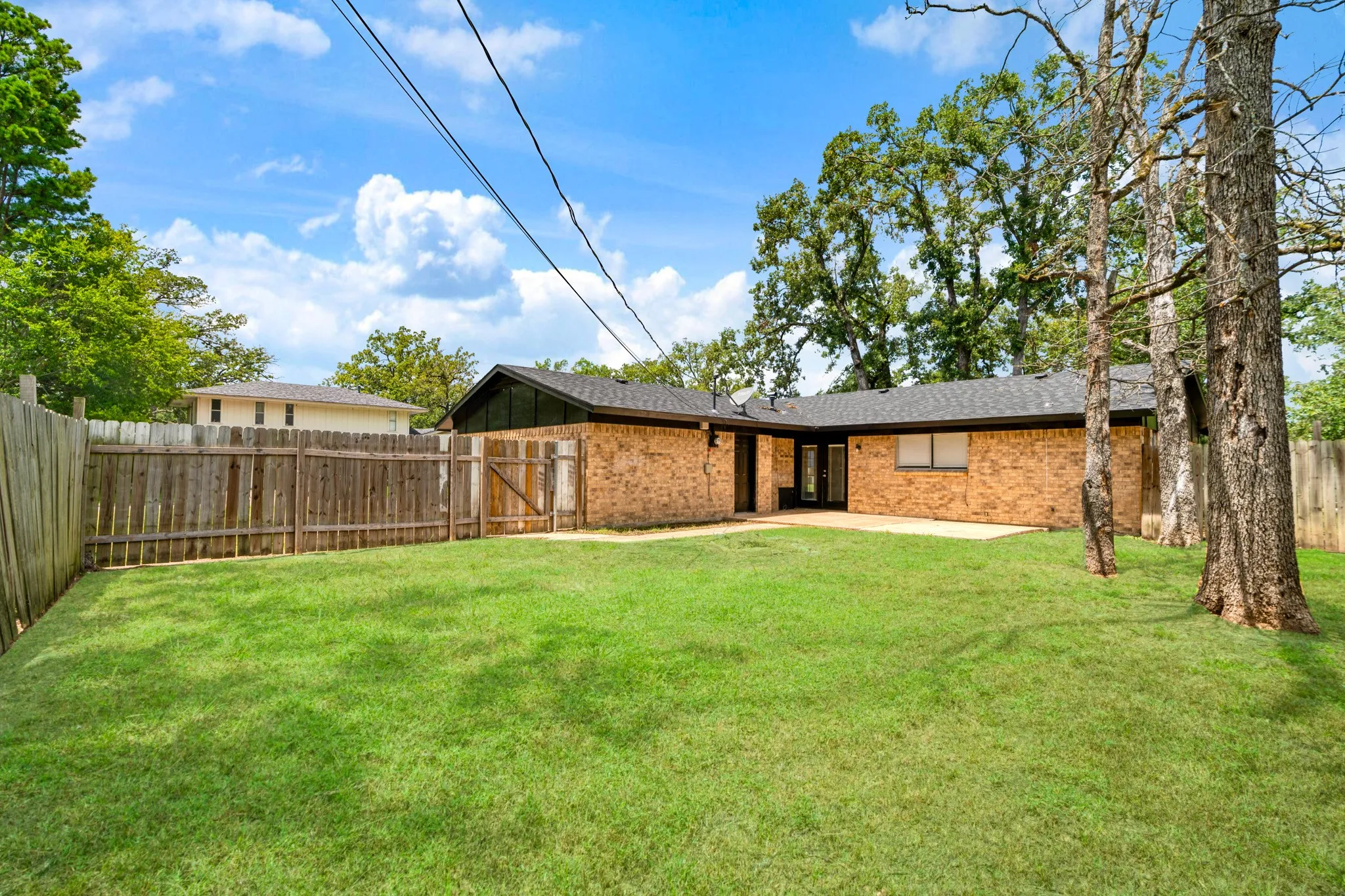 Single Family Residence For Sale in Lamar County , 3545 W Houston Street, Paris, Texas 75460, 4 Bedroom, 2 Bathroom, Garage spaces, 1,687 Sqft, built in 1967, mls#21333379, Real Estate Agent in Paris, Homes For Sale in Lamar county, Homes For Sale in Paris, Realtor in Paris Texas, Real Estate Brokerage Independent Realty Texas, Luminita Cordes Realtor