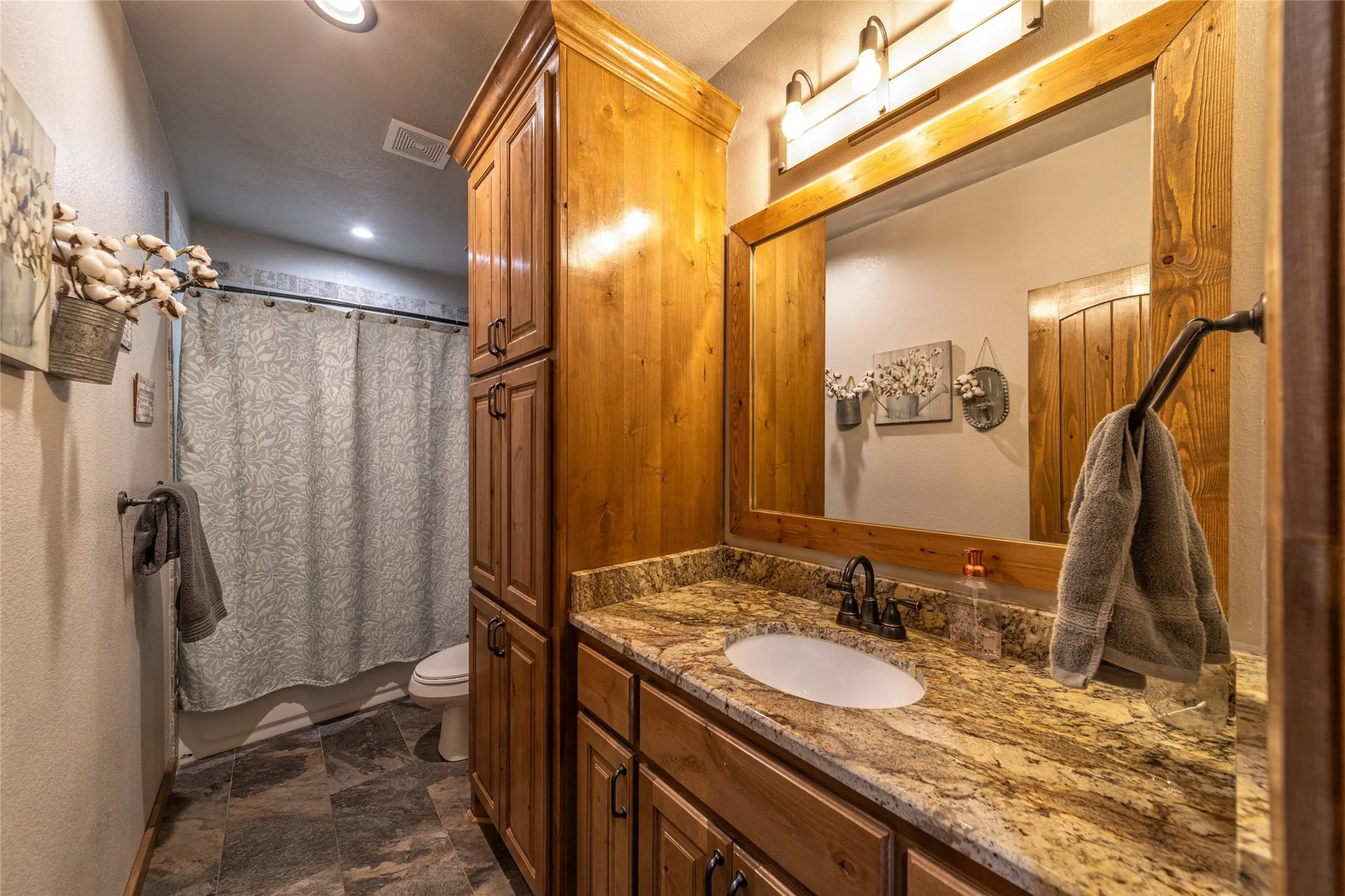 Single Family Residence For Sale in Palo Pinto County , 24087 S Fm 4, Lipan, Texas 76462, 3 Bedroom, 3 Bathroom, Garage spaces, 2,852 Sqft, built in 2022, mls#21335659, Real Estate Agent in Lipan, Homes For Sale in Palo Pinto county, Homes For Sale in Lipan, Realtor in Lipan Texas, Real Estate Brokerage Independent Realty Texas, Luminita Cordes Realtor