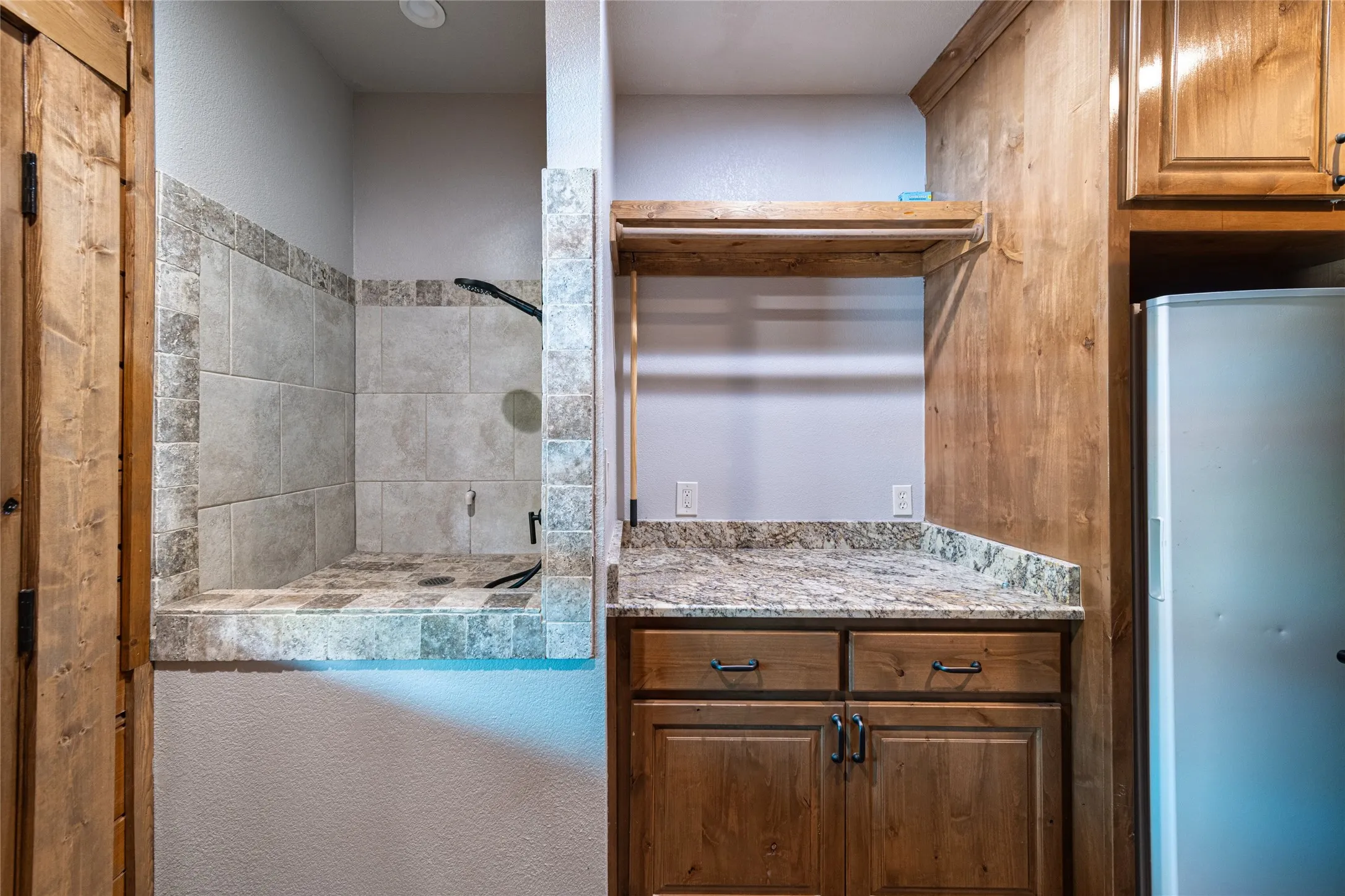 Single Family Residence For Sale in Palo Pinto County , 24087 S Fm 4, Lipan, Texas 76462, 3 Bedroom, 3 Bathroom, Garage spaces, 2,852 Sqft, built in 2022, mls#21335659, Real Estate Agent in Lipan, Homes For Sale in Palo Pinto county, Homes For Sale in Lipan, Realtor in Lipan Texas, Real Estate Brokerage Independent Realty Texas, Luminita Cordes Realtor