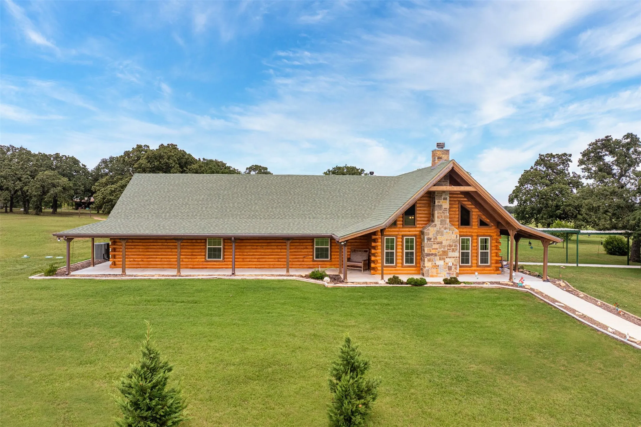 Single Family Residence For Sale in Palo Pinto County , 24087 S Fm 4, Lipan, Texas 76462, 3 Bedroom, 3 Bathroom, Garage spaces, 2,852 Sqft, built in 2022, mls#21335659, Real Estate Agent in Lipan, Homes For Sale in Palo Pinto county, Homes For Sale in Lipan, Realtor in Lipan Texas, Real Estate Brokerage Independent Realty Texas, Luminita Cordes Realtor