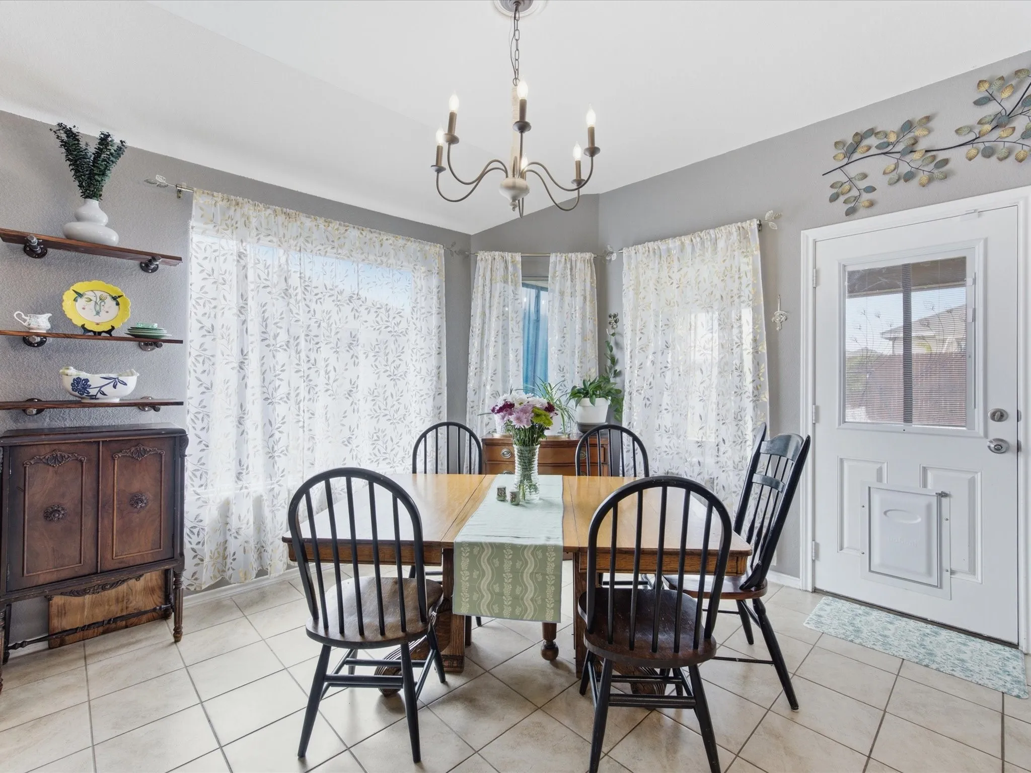 Single Family Residence For Sale in Denton County , 315 Preakness Lane, Ponder, Texas 76259, 4 Bedroom, 2 Bathroom, 2 Garage spaces, 1,773 Sqft, built in 2017, mls#21337972, Real Estate Agent in Ponder, Homes For Sale in Denton county, Homes For Sale in Ponder, Realtor in Ponder Texas, Real Estate Brokerage Independent Realty Texas, Luminita Cordes Realtor