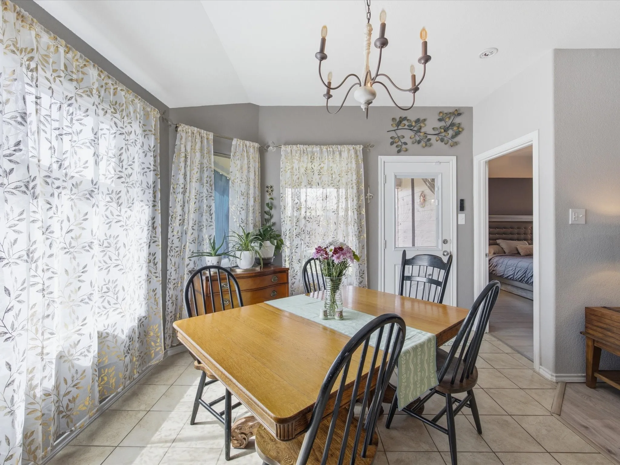 Single Family Residence For Sale in Denton County , 315 Preakness Lane, Ponder, Texas 76259, 4 Bedroom, 2 Bathroom, 2 Garage spaces, 1,773 Sqft, built in 2017, mls#21337972, Real Estate Agent in Ponder, Homes For Sale in Denton county, Homes For Sale in Ponder, Realtor in Ponder Texas, Real Estate Brokerage Independent Realty Texas, Luminita Cordes Realtor