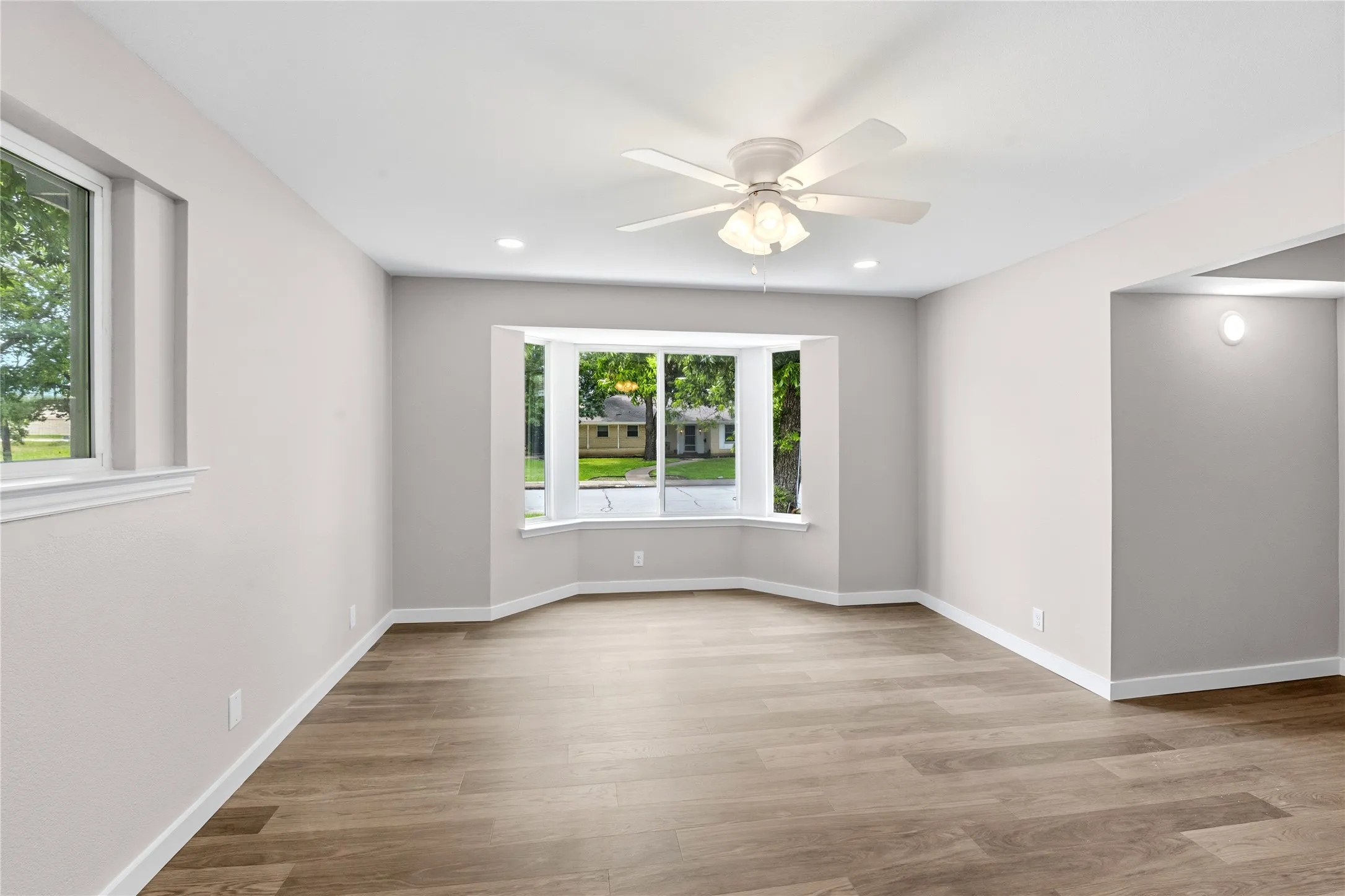 Single Family Residence For Sale in Dallas County , 702 Austrian Road, Grand Prairie, Texas 75050, 3 Bedroom, 2 Bathroom, Garage spaces, 2,233 Sqft, built in 1960, mls#21337381, Real Estate Agent in Grand Prairie, Homes For Sale in Dallas county, Homes For Sale in Grand Prairie, Realtor in Grand Prairie Texas, Real Estate Brokerage Independent Realty Texas, Luminita Cordes Realtor