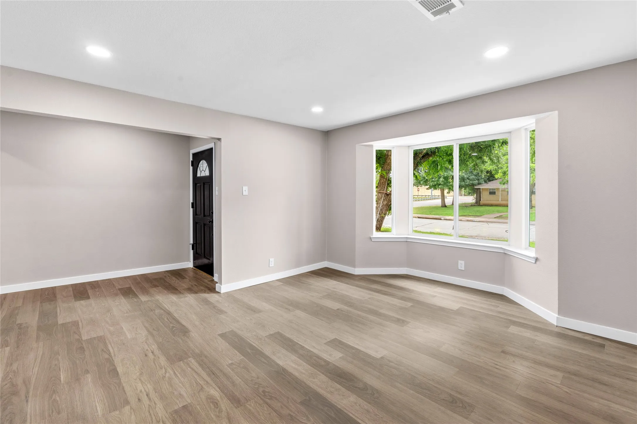 Single Family Residence For Sale in Dallas County , 702 Austrian Road, Grand Prairie, Texas 75050, 3 Bedroom, 2 Bathroom, Garage spaces, 2,233 Sqft, built in 1960, mls#21337381, Real Estate Agent in Grand Prairie, Homes For Sale in Dallas county, Homes For Sale in Grand Prairie, Realtor in Grand Prairie Texas, Real Estate Brokerage Independent Realty Texas, Luminita Cordes Realtor