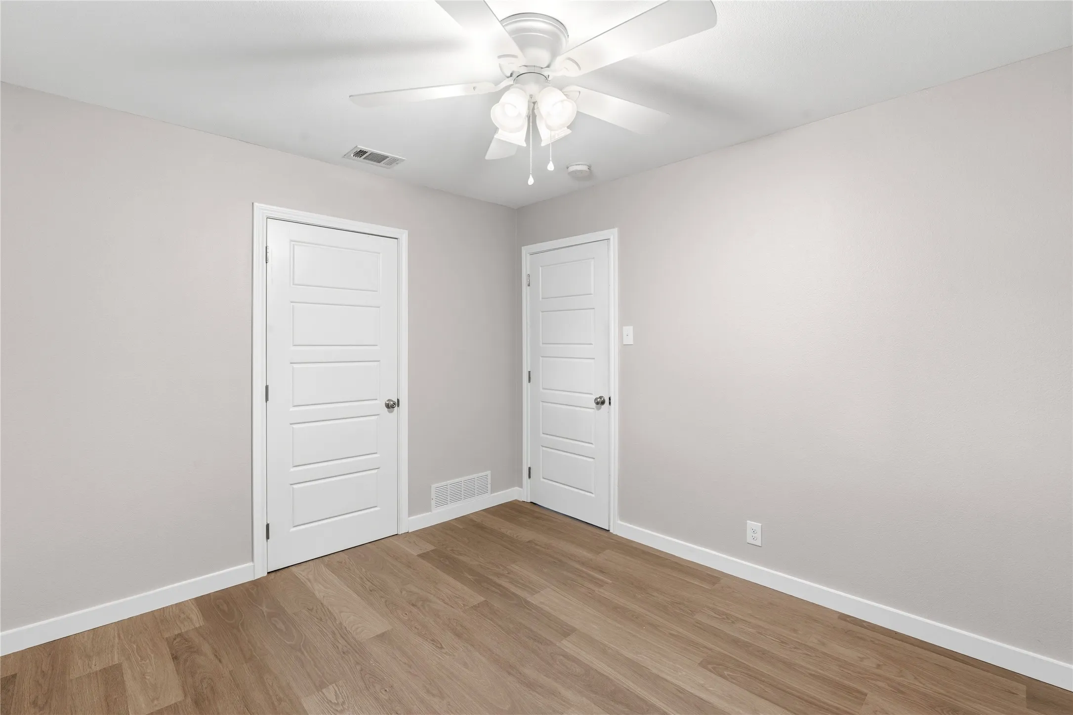 Single Family Residence For Sale in Dallas County , 702 Austrian Road, Grand Prairie, Texas 75050, 3 Bedroom, 2 Bathroom, Garage spaces, 2,233 Sqft, built in 1960, mls#21337381, Real Estate Agent in Grand Prairie, Homes For Sale in Dallas county, Homes For Sale in Grand Prairie, Realtor in Grand Prairie Texas, Real Estate Brokerage Independent Realty Texas, Luminita Cordes Realtor